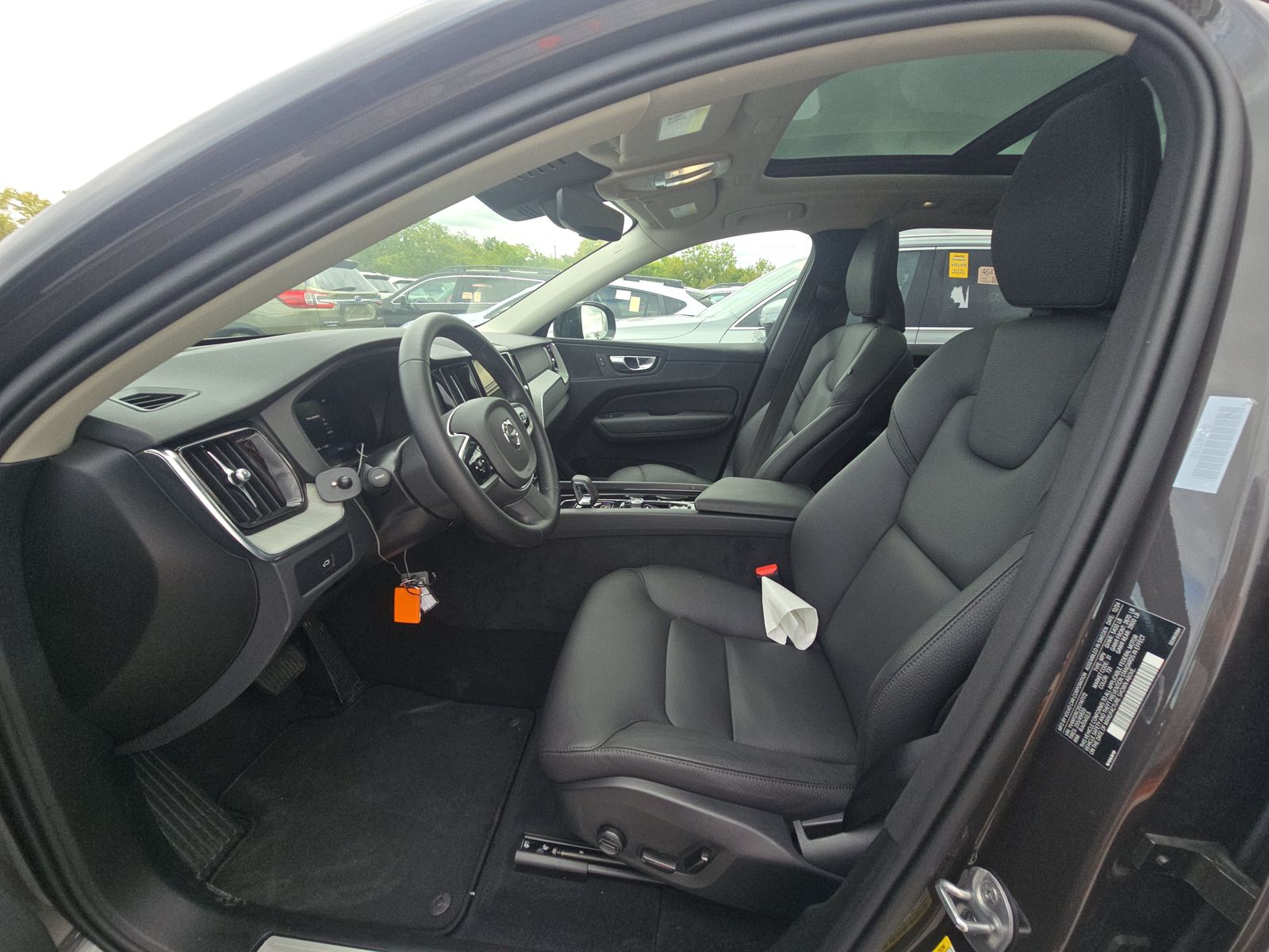 2025 Volvo XC60 B5 Plus AWD