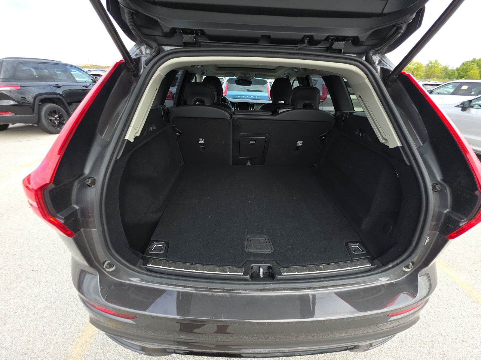 2025 Volvo XC60 B5 Plus AWD