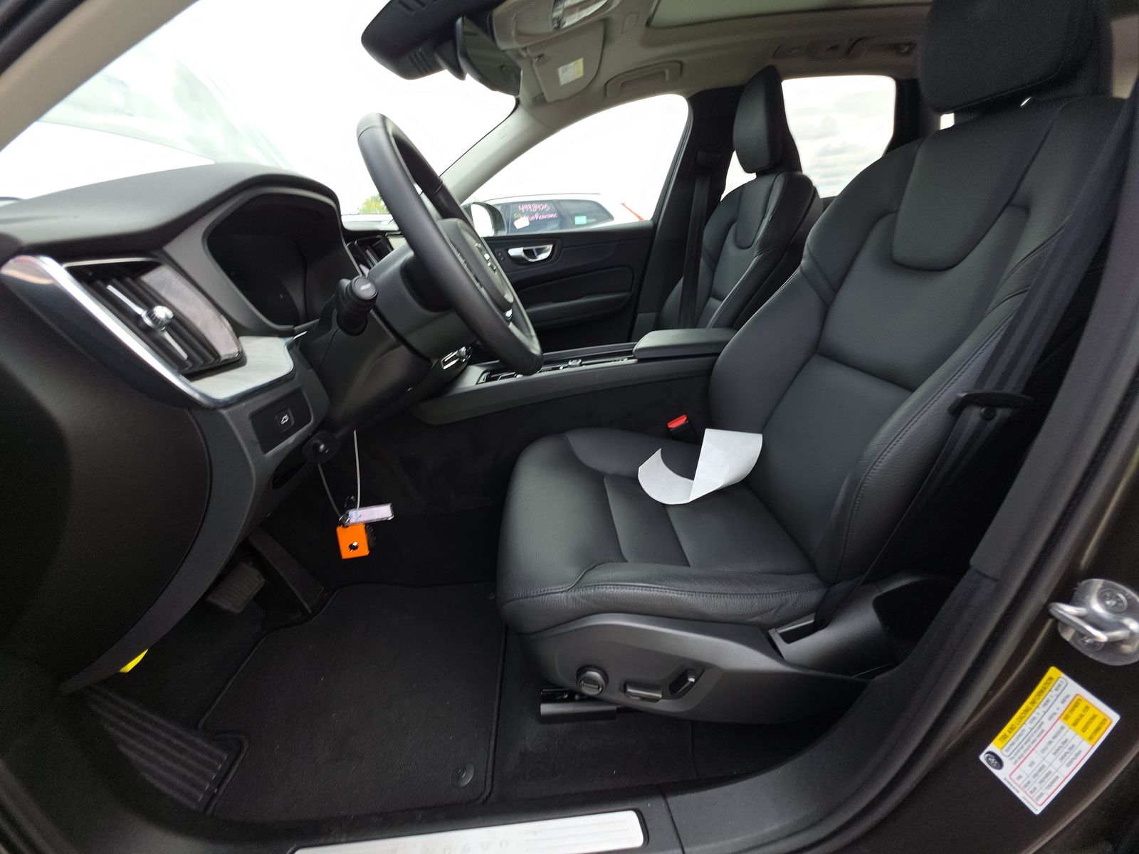 2025 Volvo XC60 B5 Plus AWD