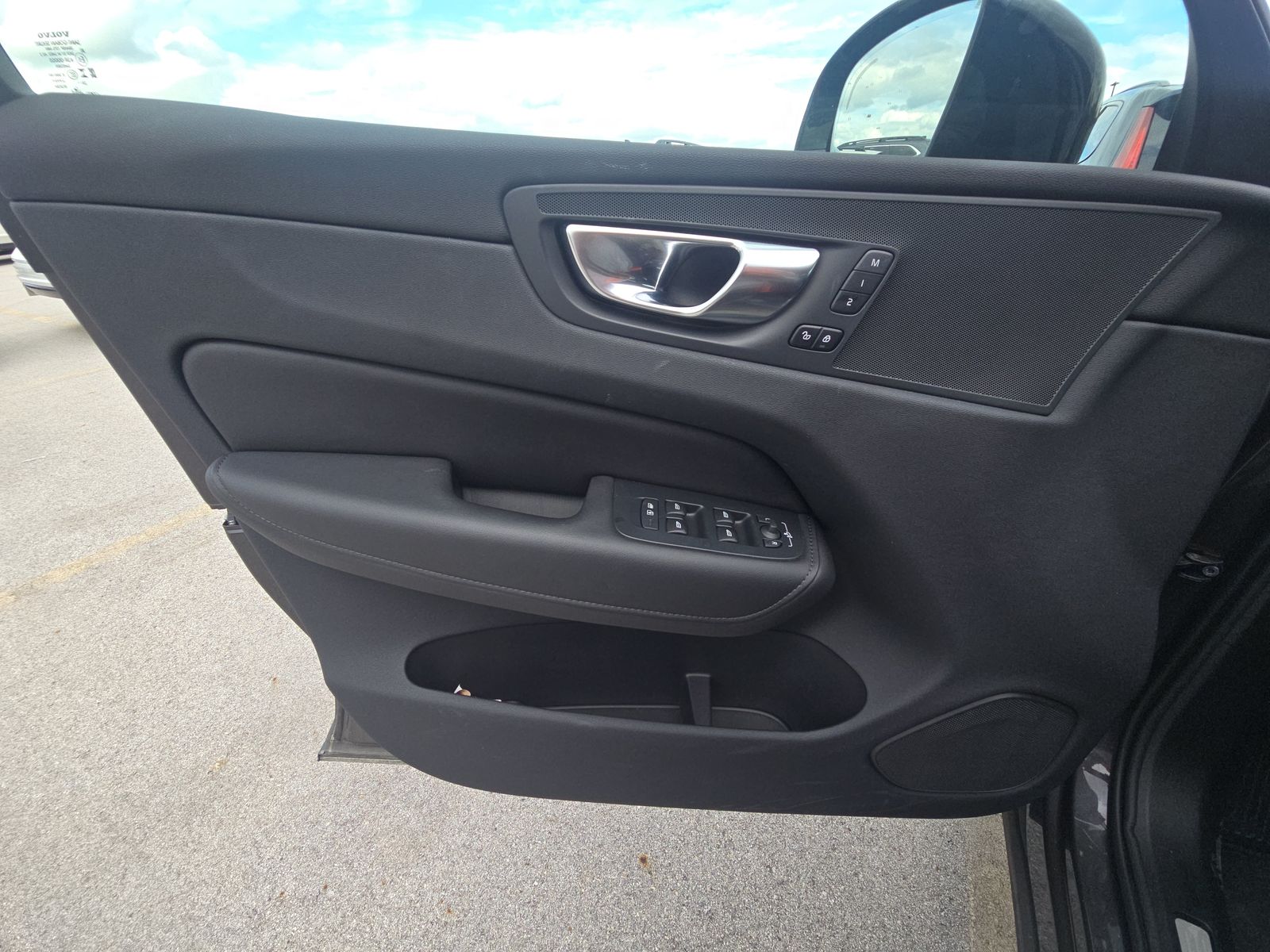 2025 Volvo XC60 B5 Plus AWD