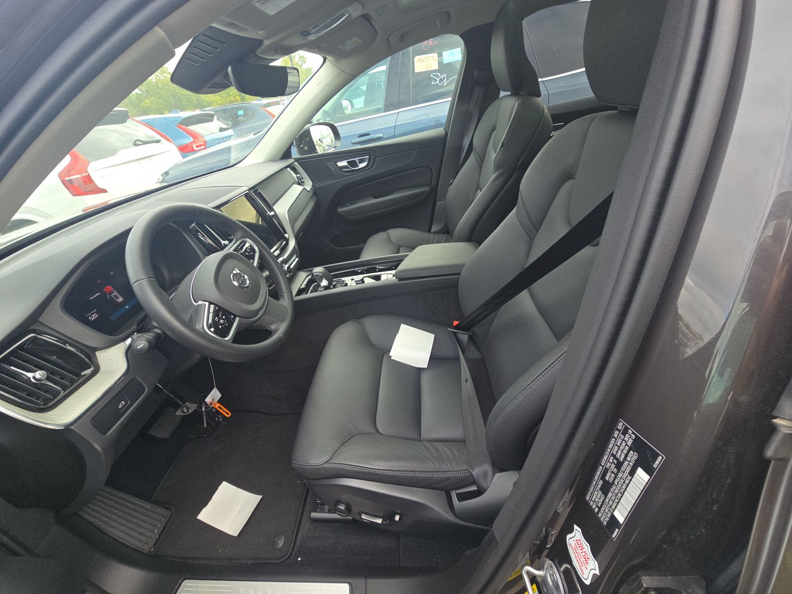 2025 Volvo XC60 B5 Plus AWD