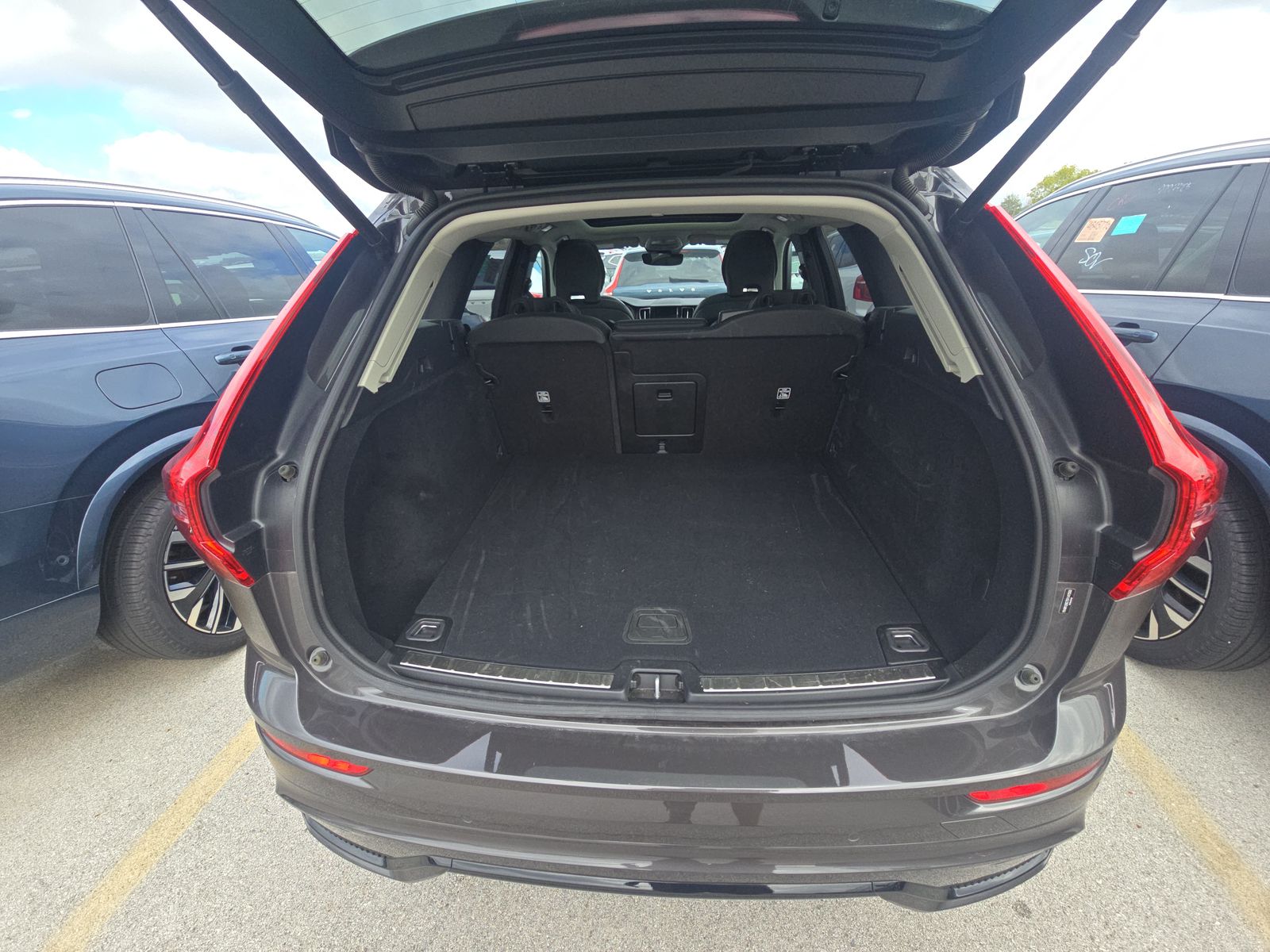 2025 Volvo XC60 B5 Plus AWD