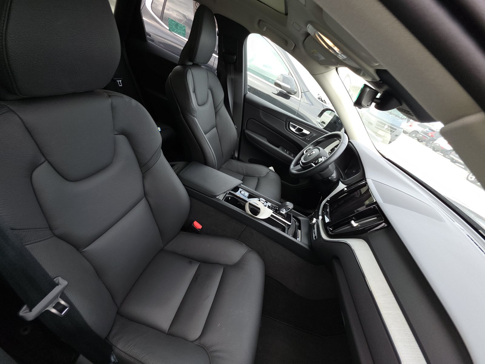 2025 Volvo XC60 B5 Plus AWD