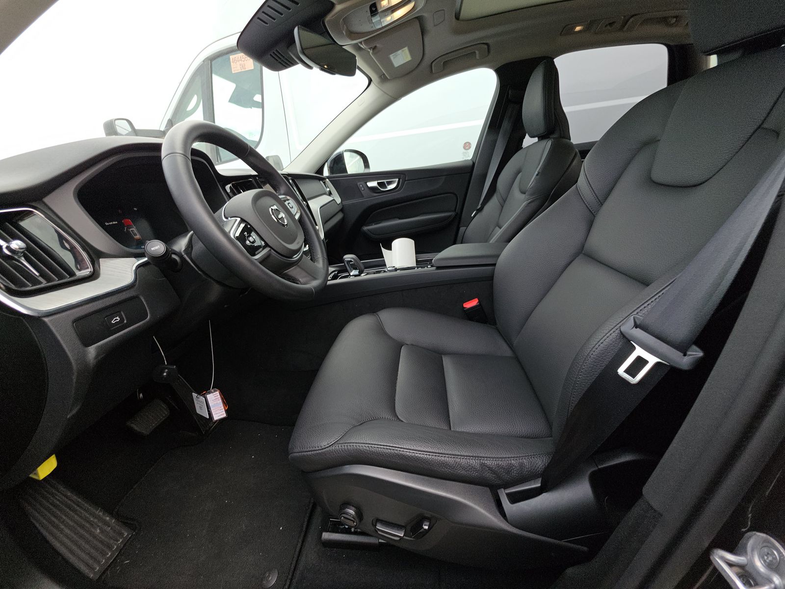 2025 Volvo XC60 B5 Plus AWD