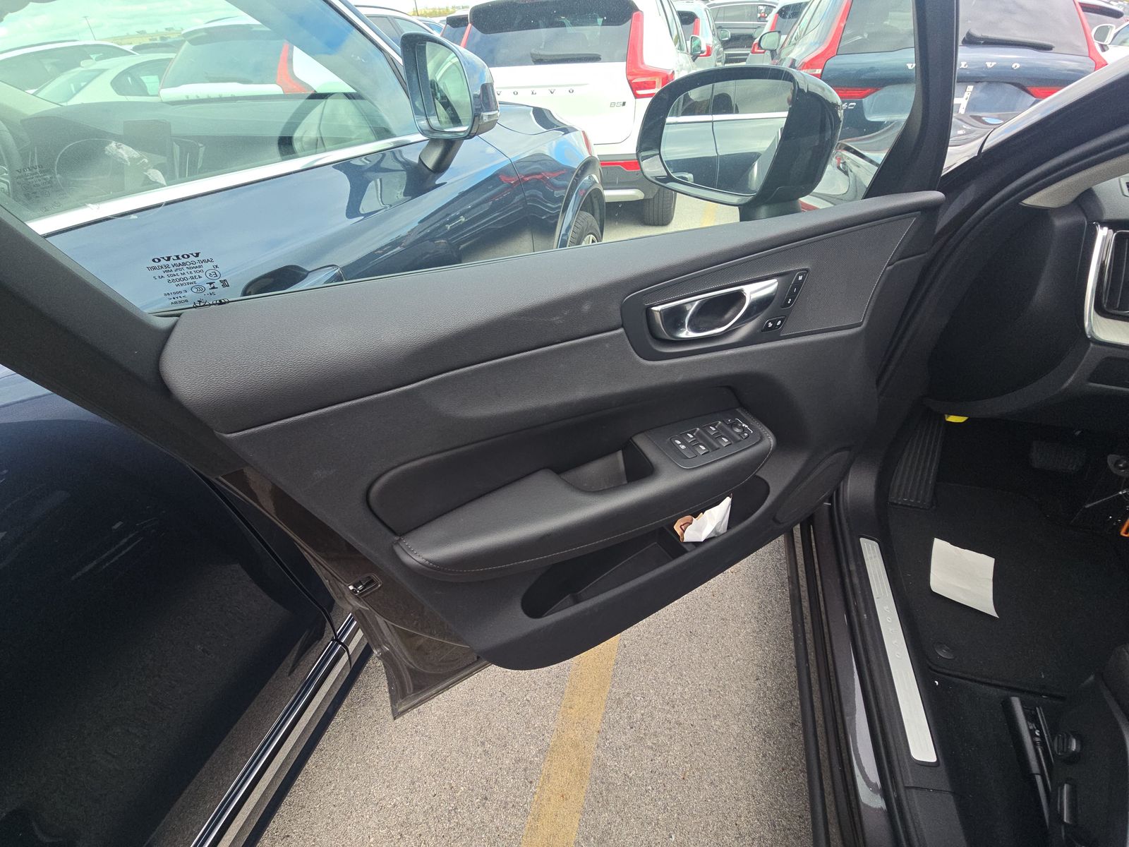 2025 Volvo XC60 B5 Plus AWD