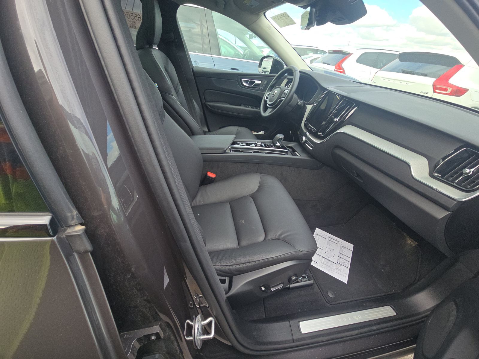 2025 Volvo XC60 B5 Plus AWD