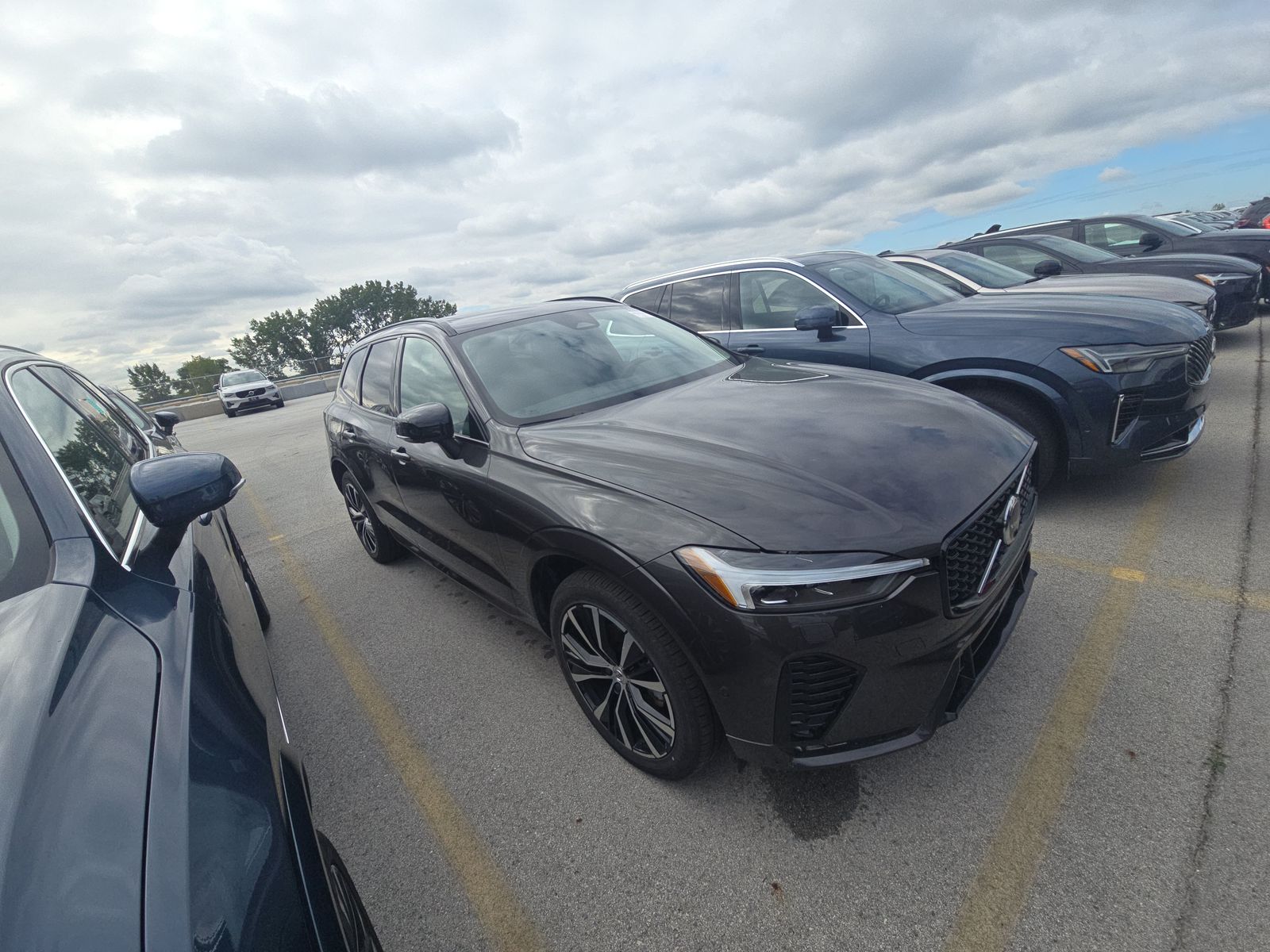 2025 Volvo XC60 B5 Plus AWD