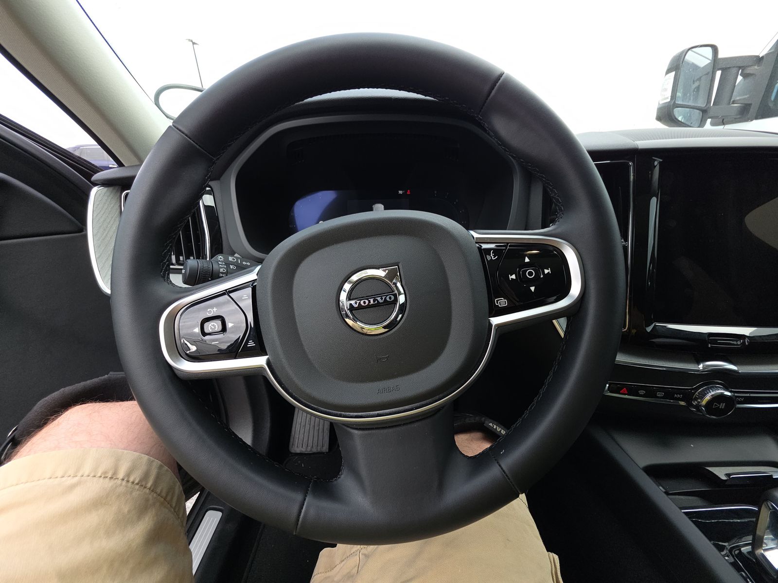 2025 Volvo XC60 B5 Plus AWD