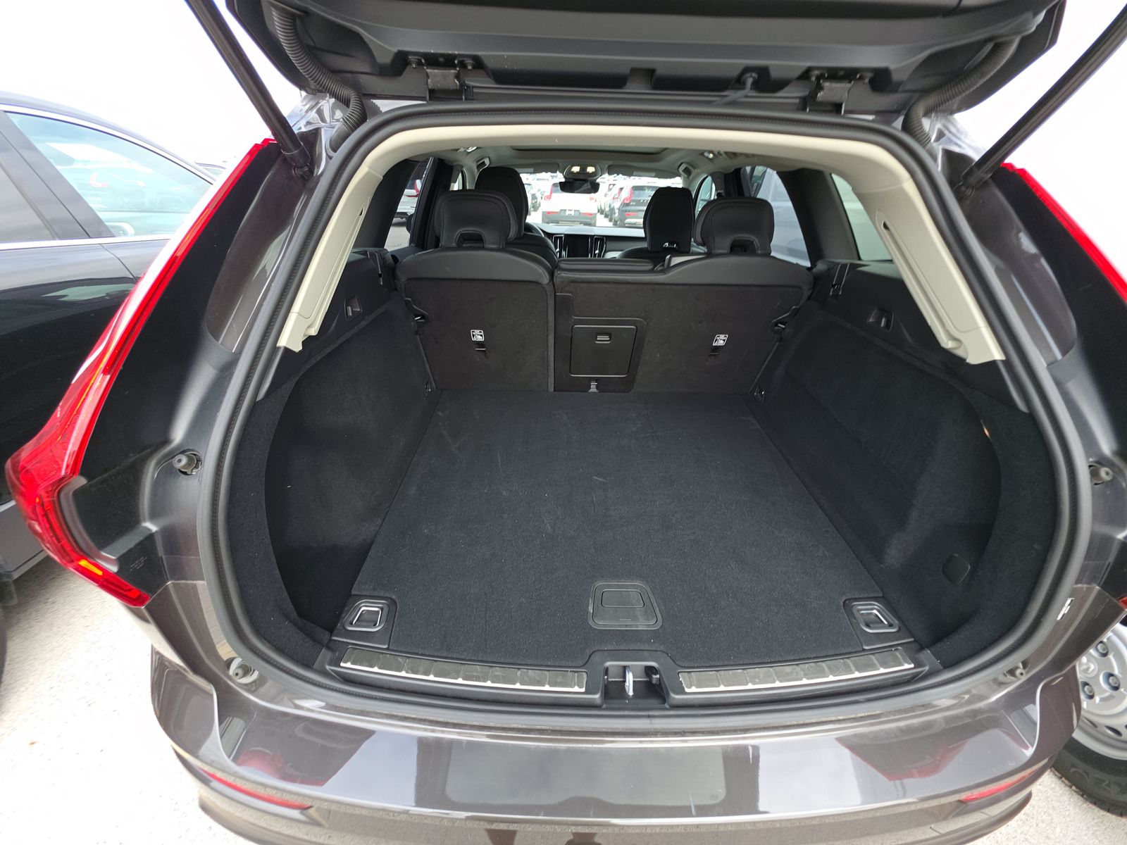 2025 Volvo XC60 B5 Plus AWD