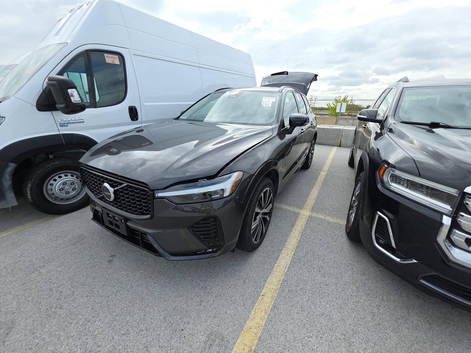 2025 Volvo XC60 B5 Plus AWD