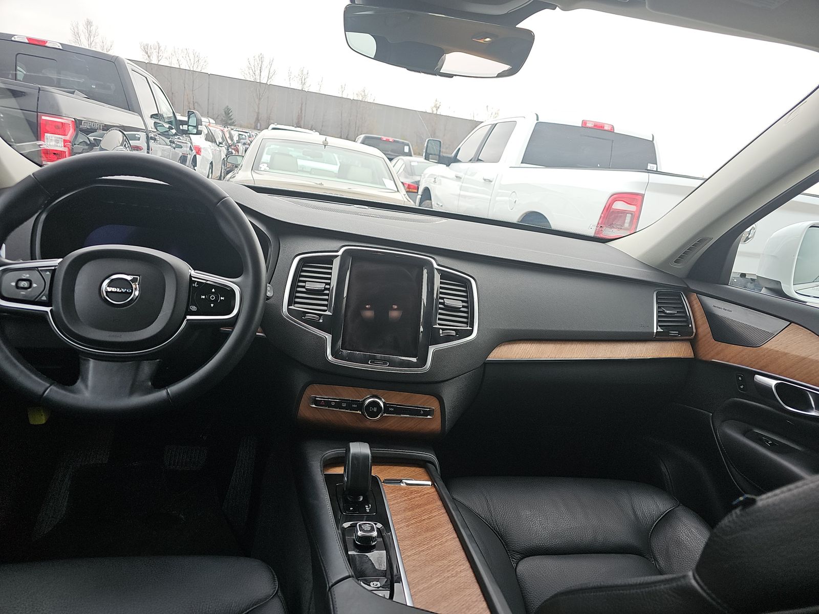 2023 Volvo XC90 B6 Plus AWD