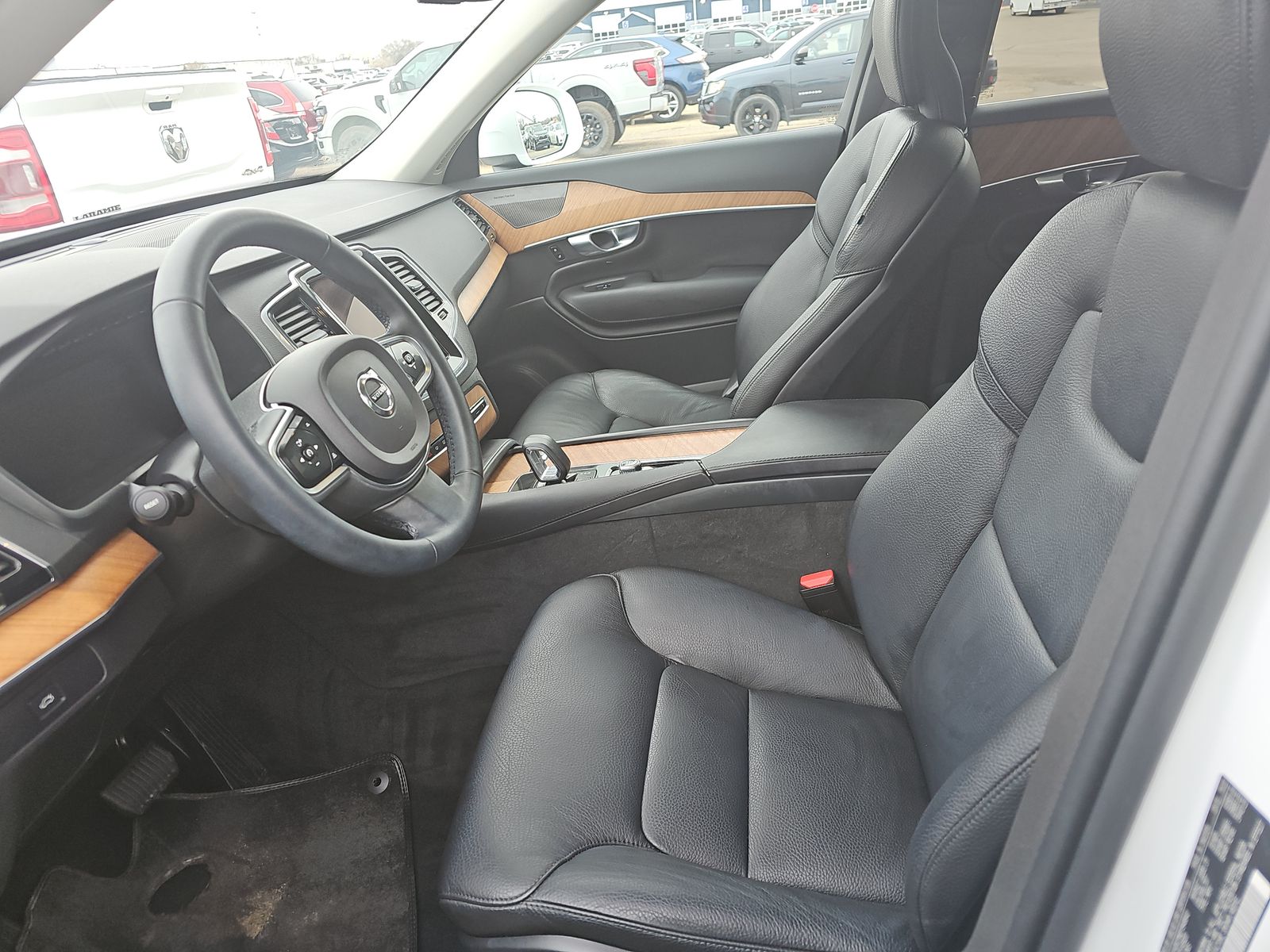 2023 Volvo XC90 B6 Plus AWD