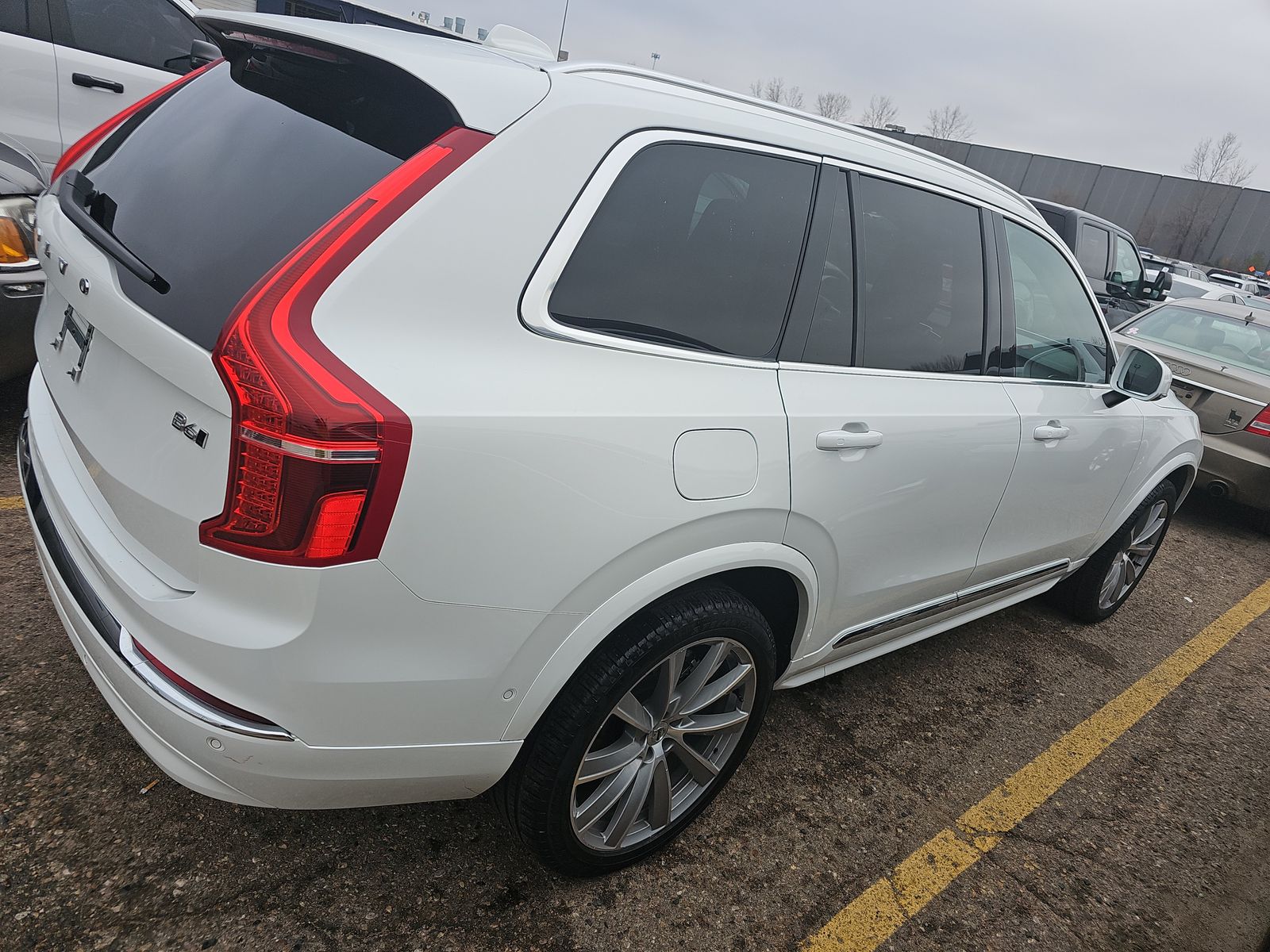 2023 Volvo XC90 B6 Plus AWD