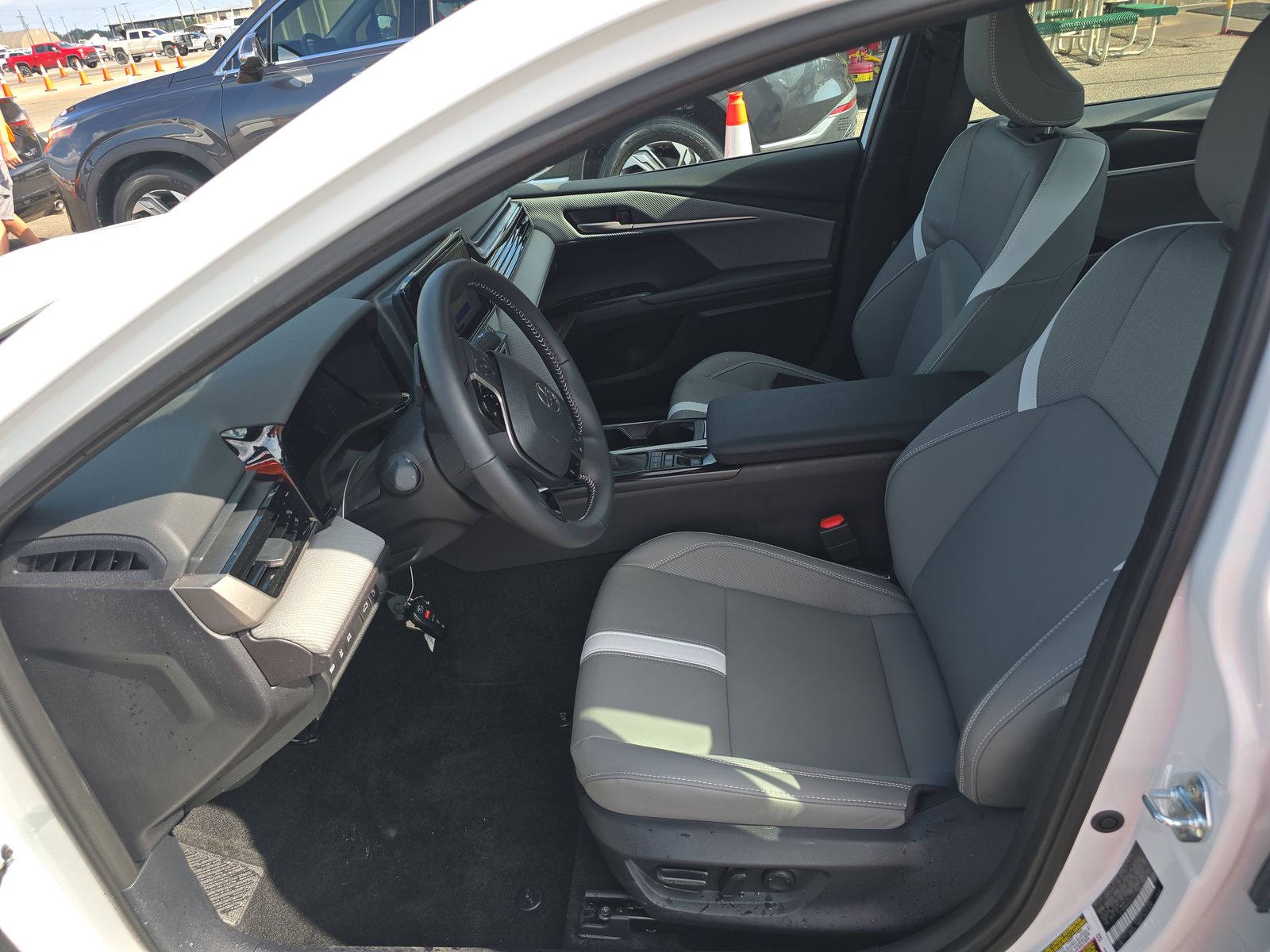 2025 Toyota Camry SE FWD