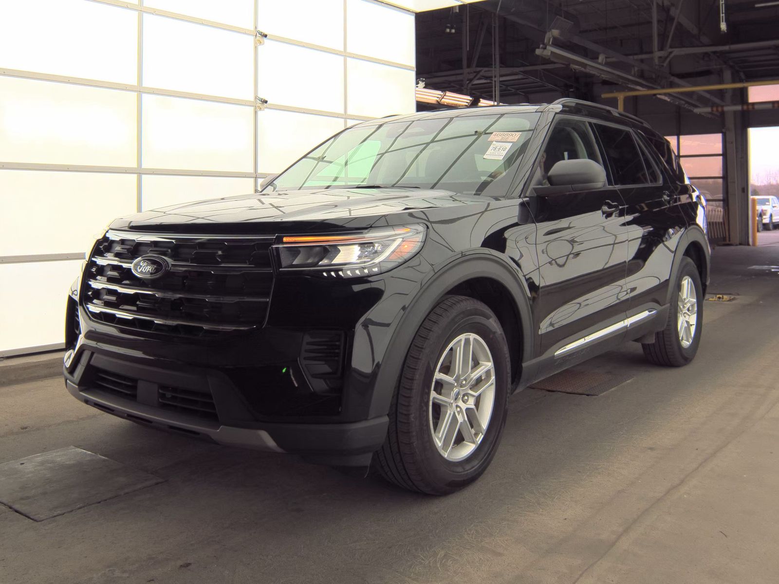 2025 Ford Explorer Active AWD