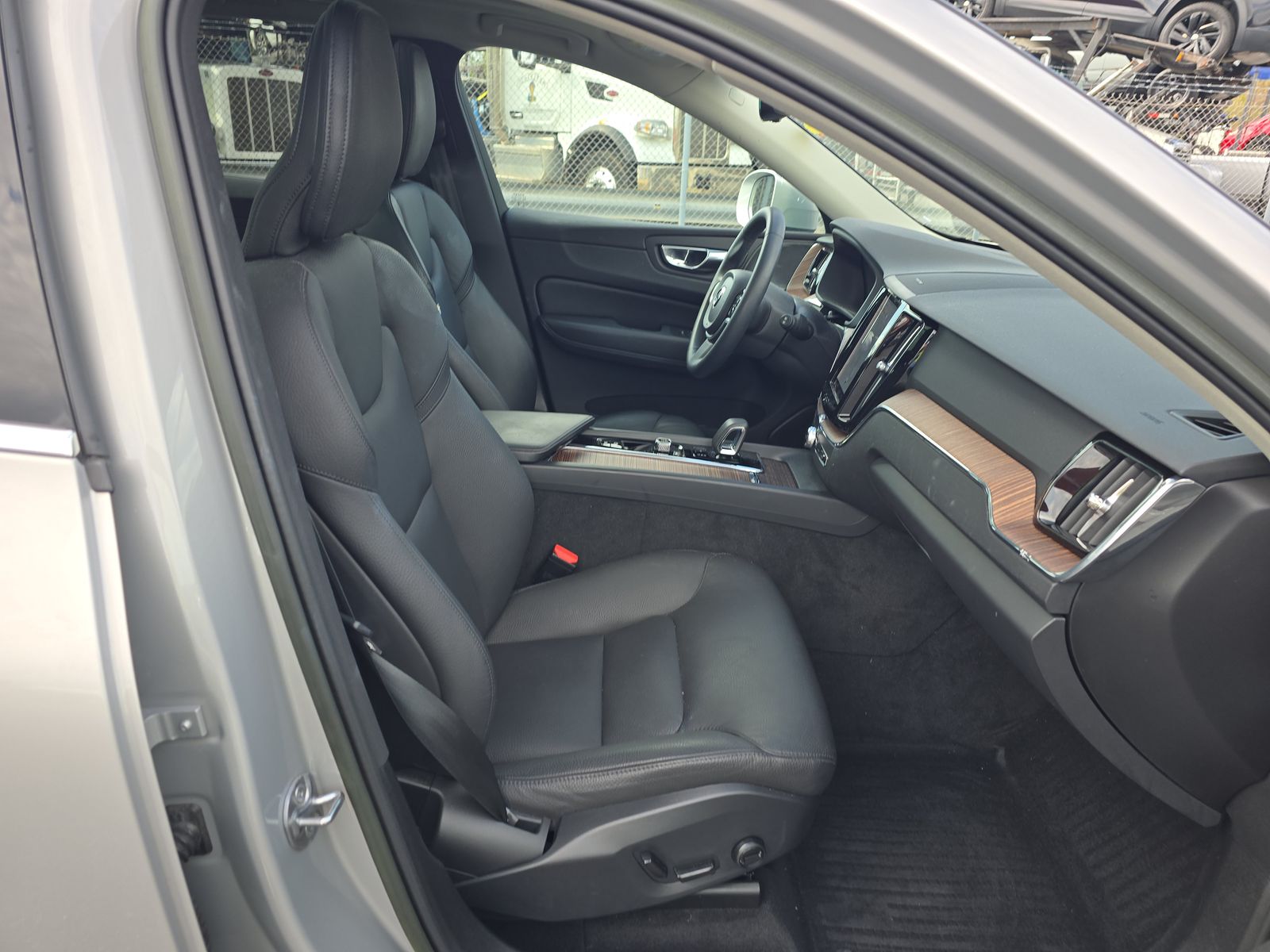 2023 Volvo XC60 B5 Plus FWD