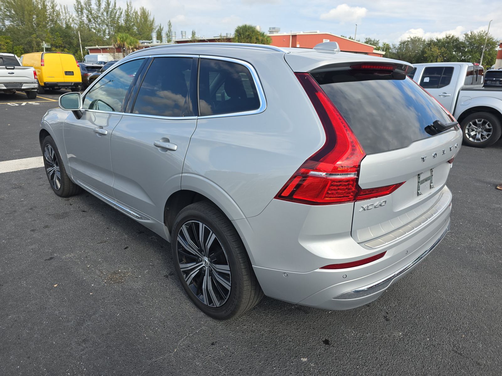 2023 Volvo XC60 B5 Plus FWD