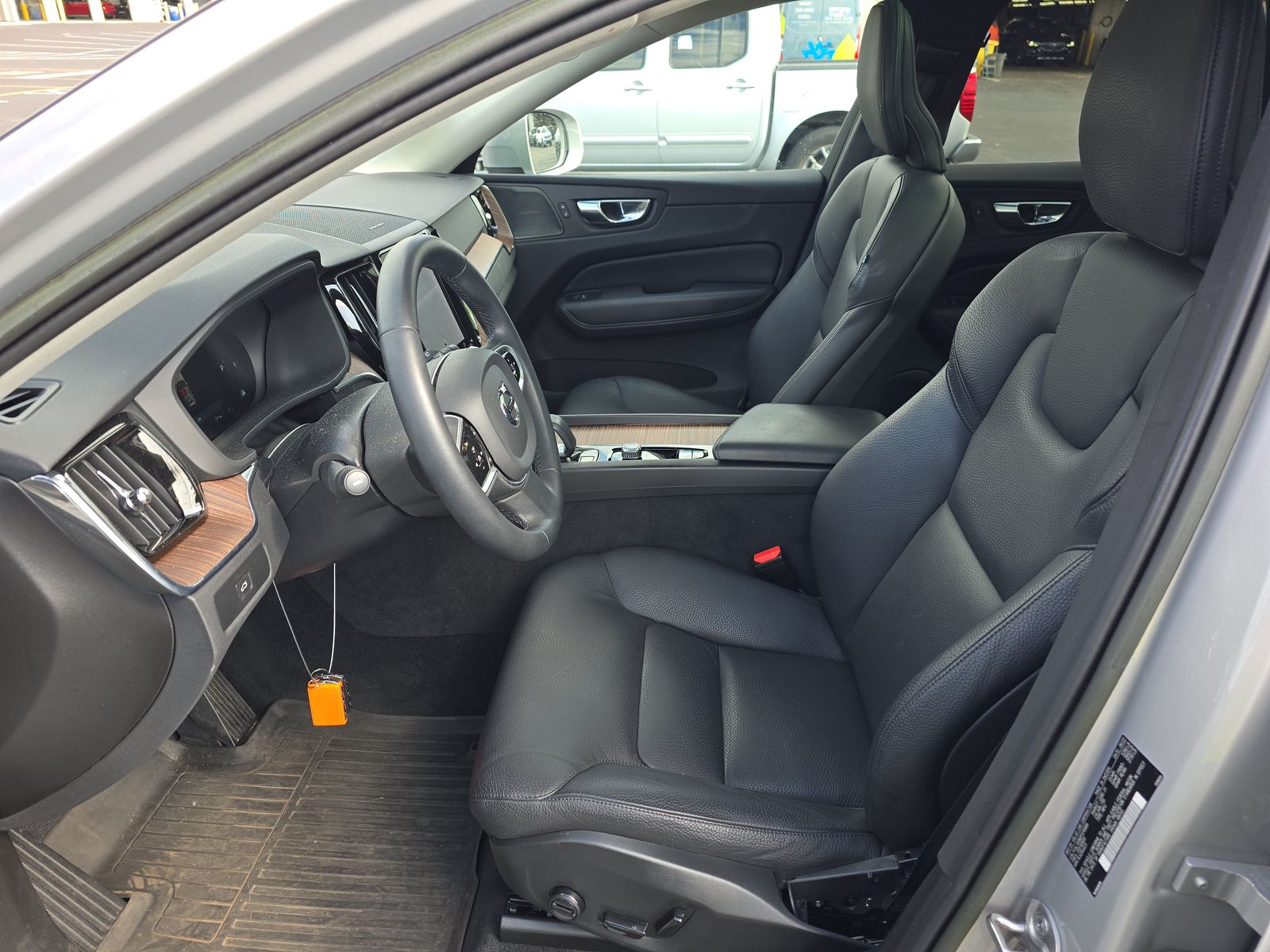 2023 Volvo XC60 B5 Plus FWD