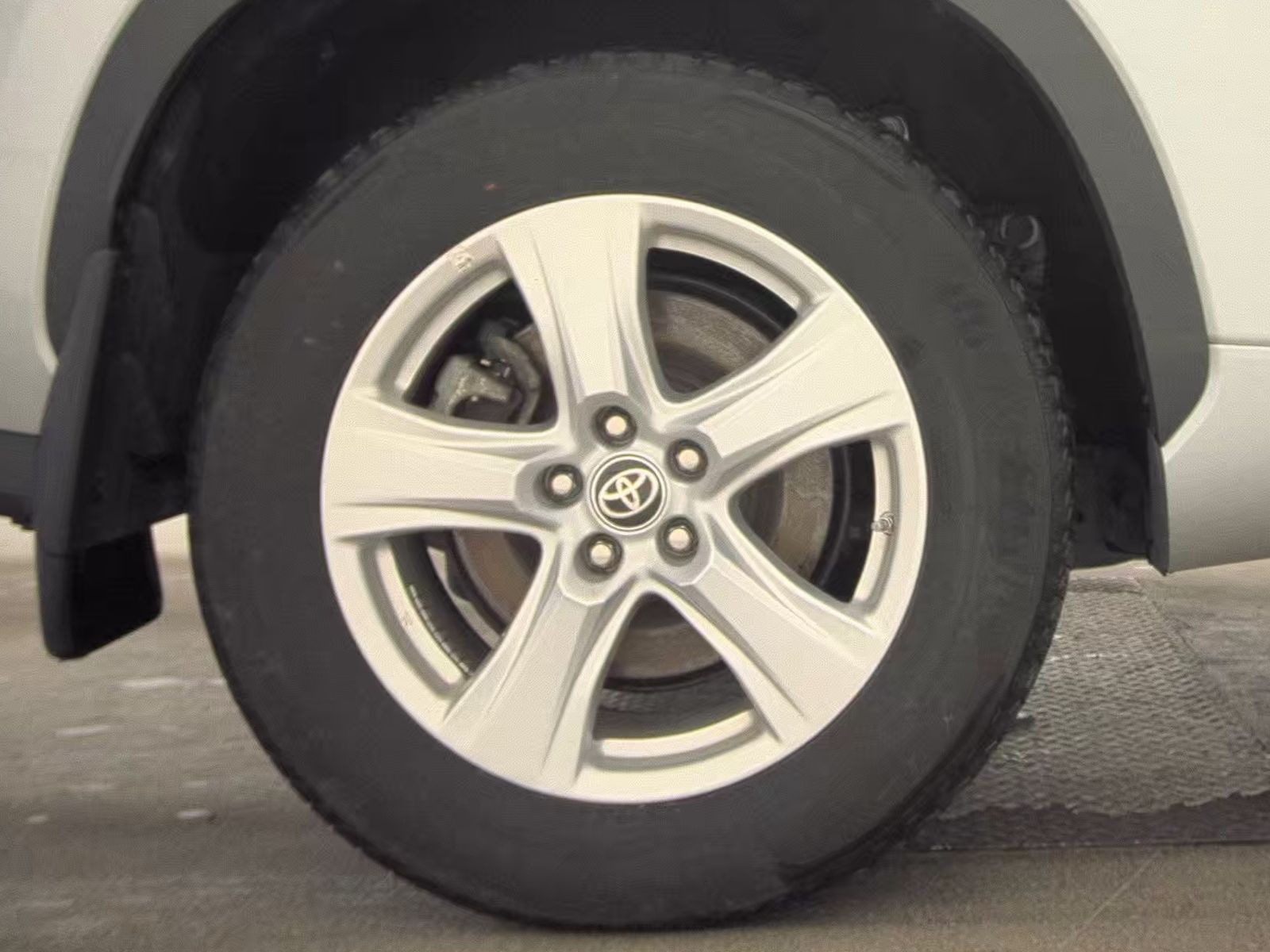 2024 Toyota Highlander LE AWD