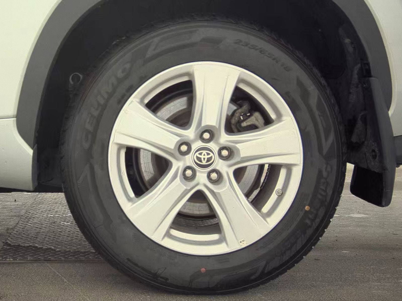 2024 Toyota Highlander LE AWD