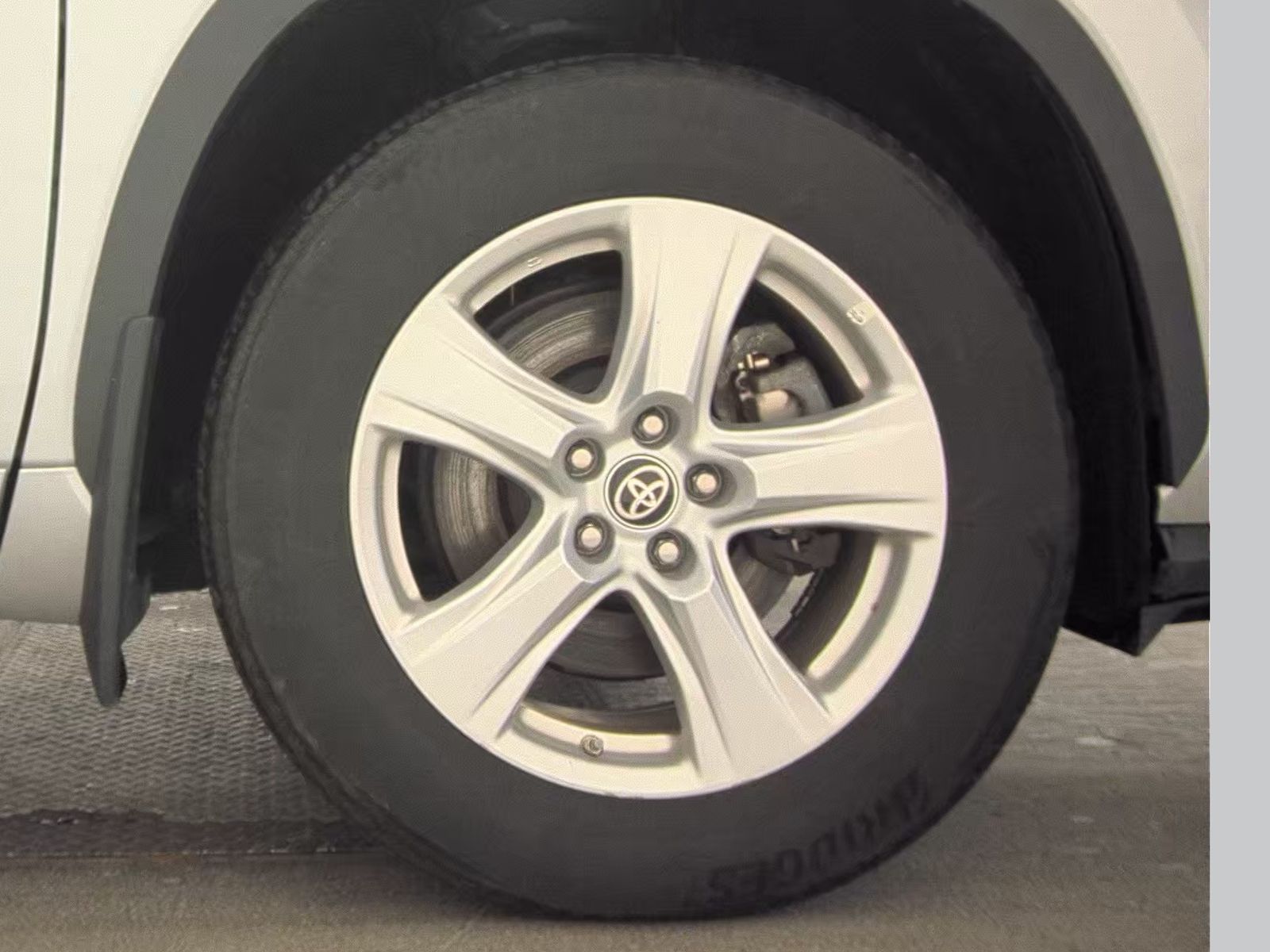 2024 Toyota Highlander LE AWD