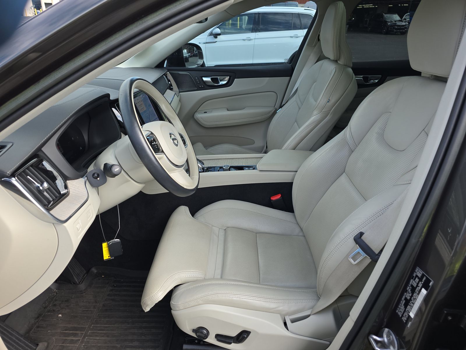 2022 Volvo XC60 B5 Inscription FWD