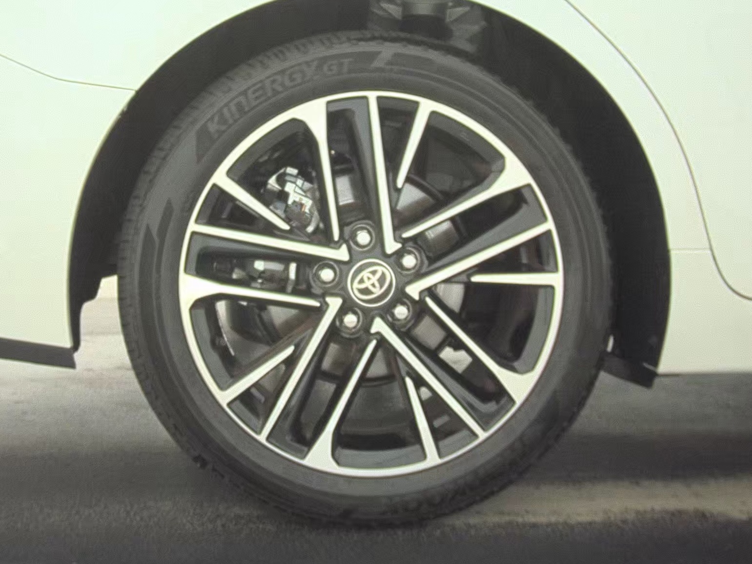 2025 Toyota Camry XLE FWD