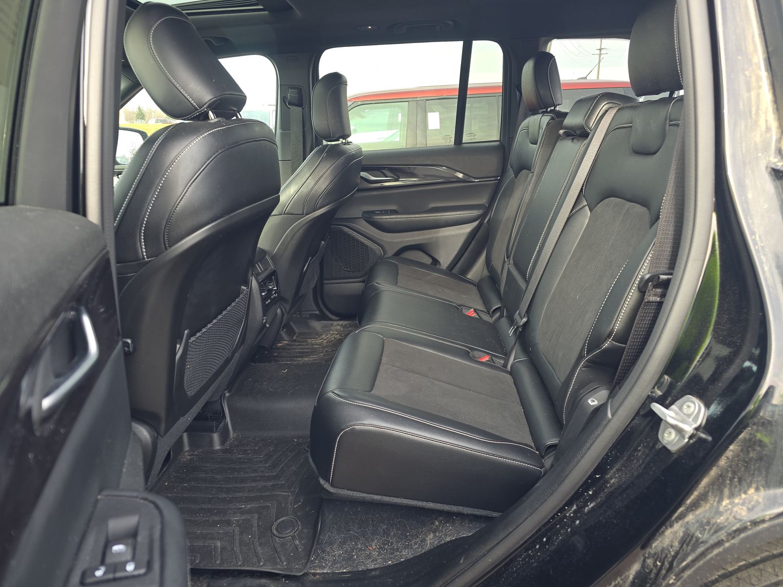 2023 Jeep Grand Cherokee Altitude AWD