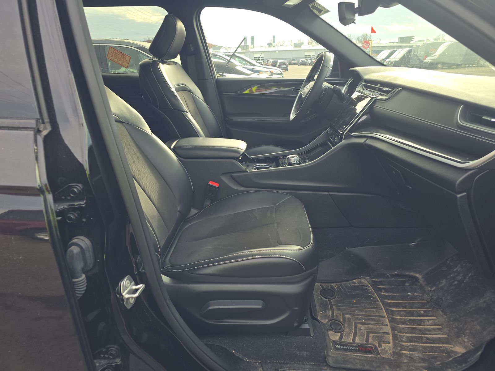 2023 Jeep Grand Cherokee Altitude AWD