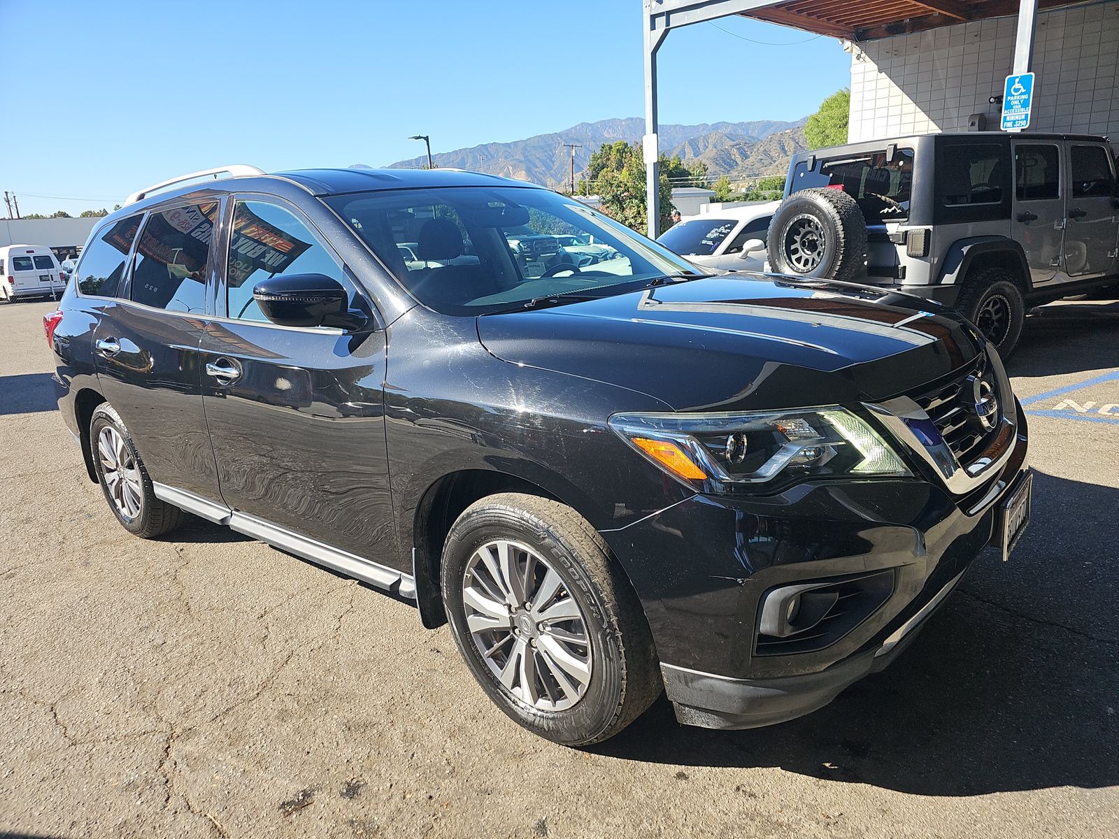 2020 Nissan Pathfinder SV FWD