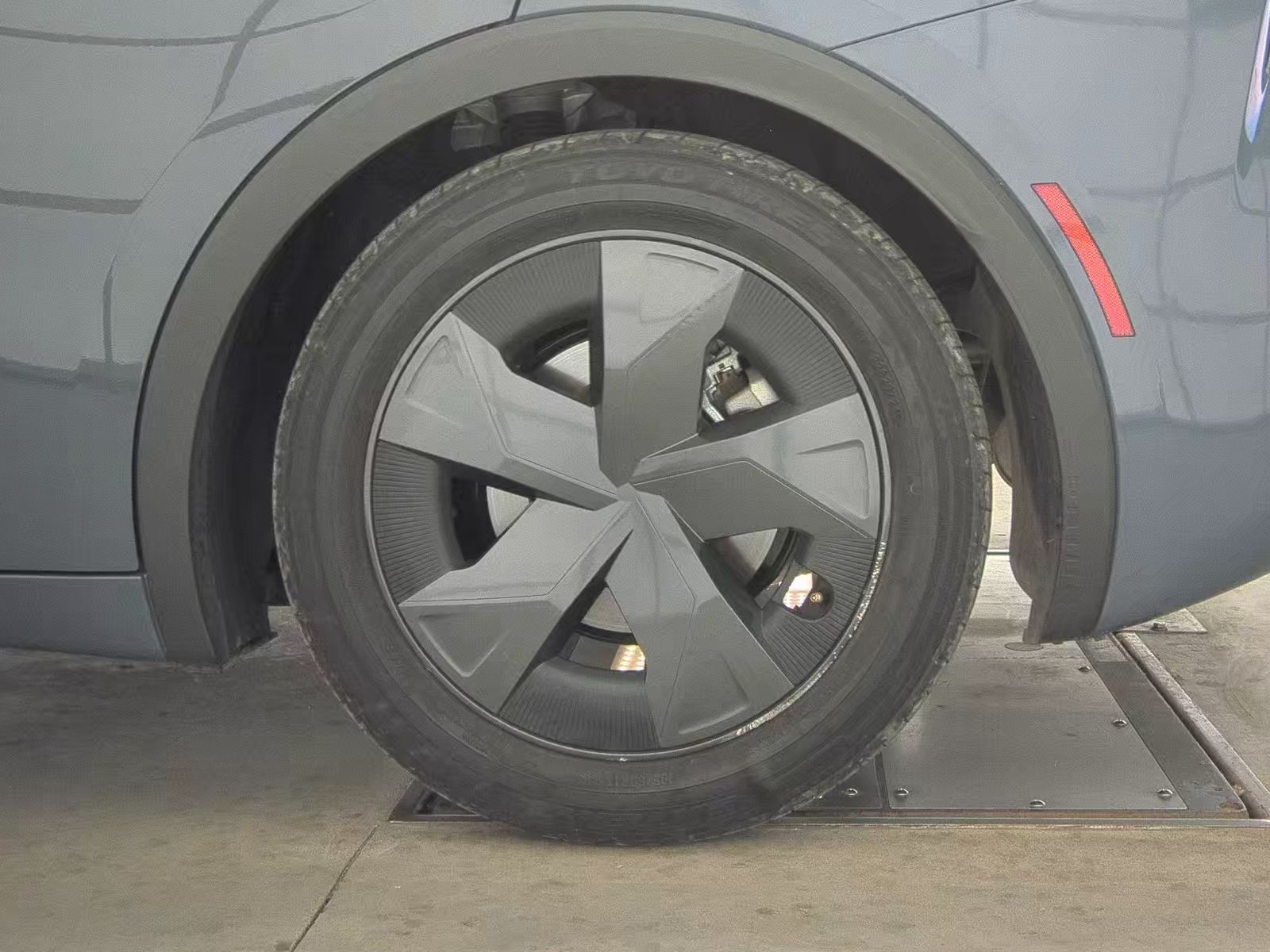 2025 Toyota Prius LE FWD