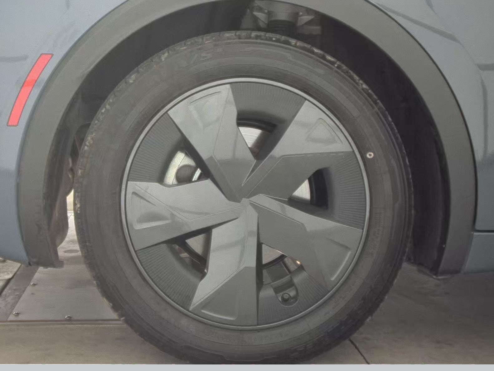 2025 Toyota Prius LE FWD