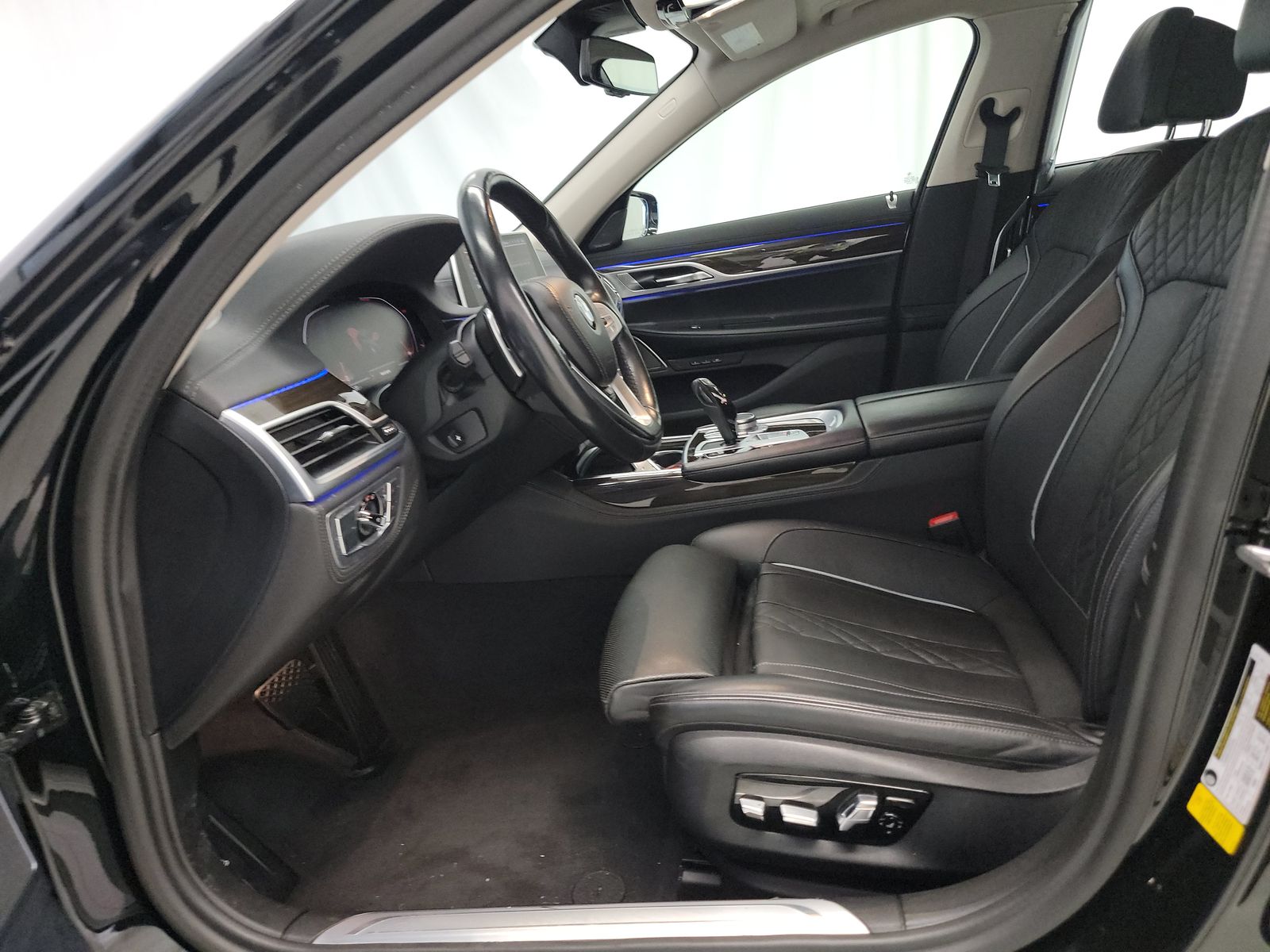 2022 BMW 7 Series 740i RWD