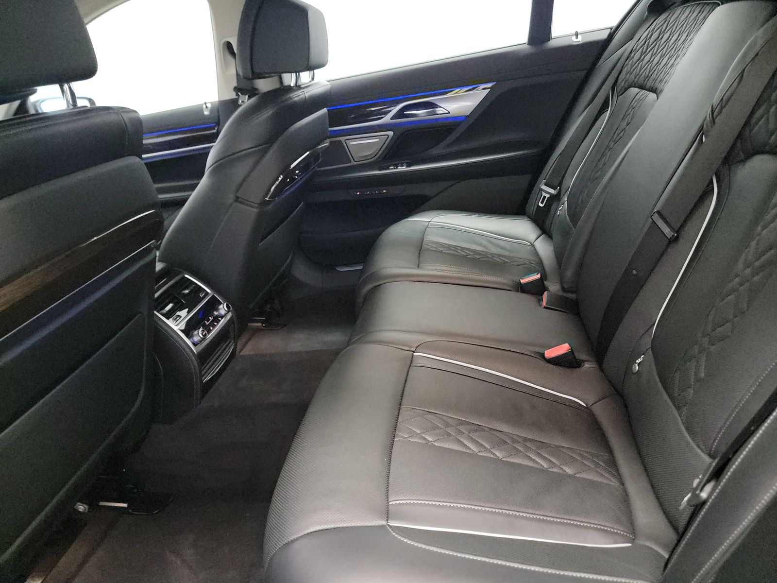 2022 BMW 7 Series 740i RWD