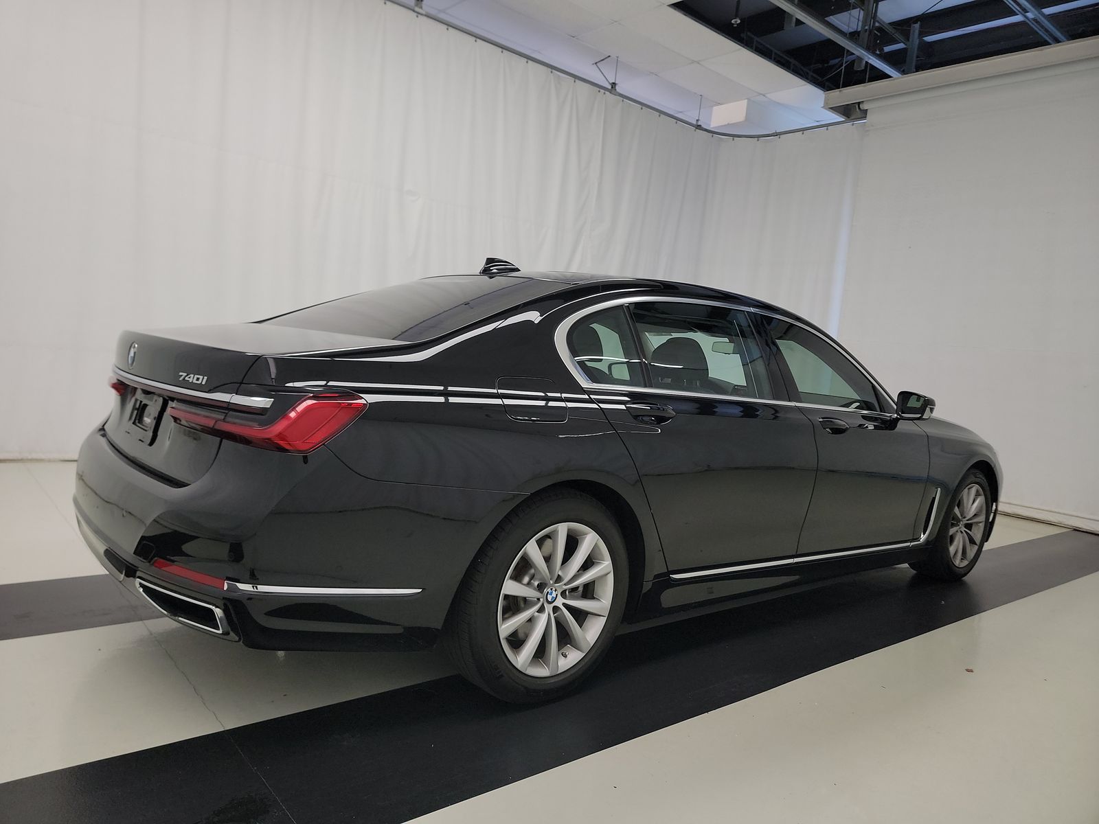 2022 BMW 7 Series 740i RWD