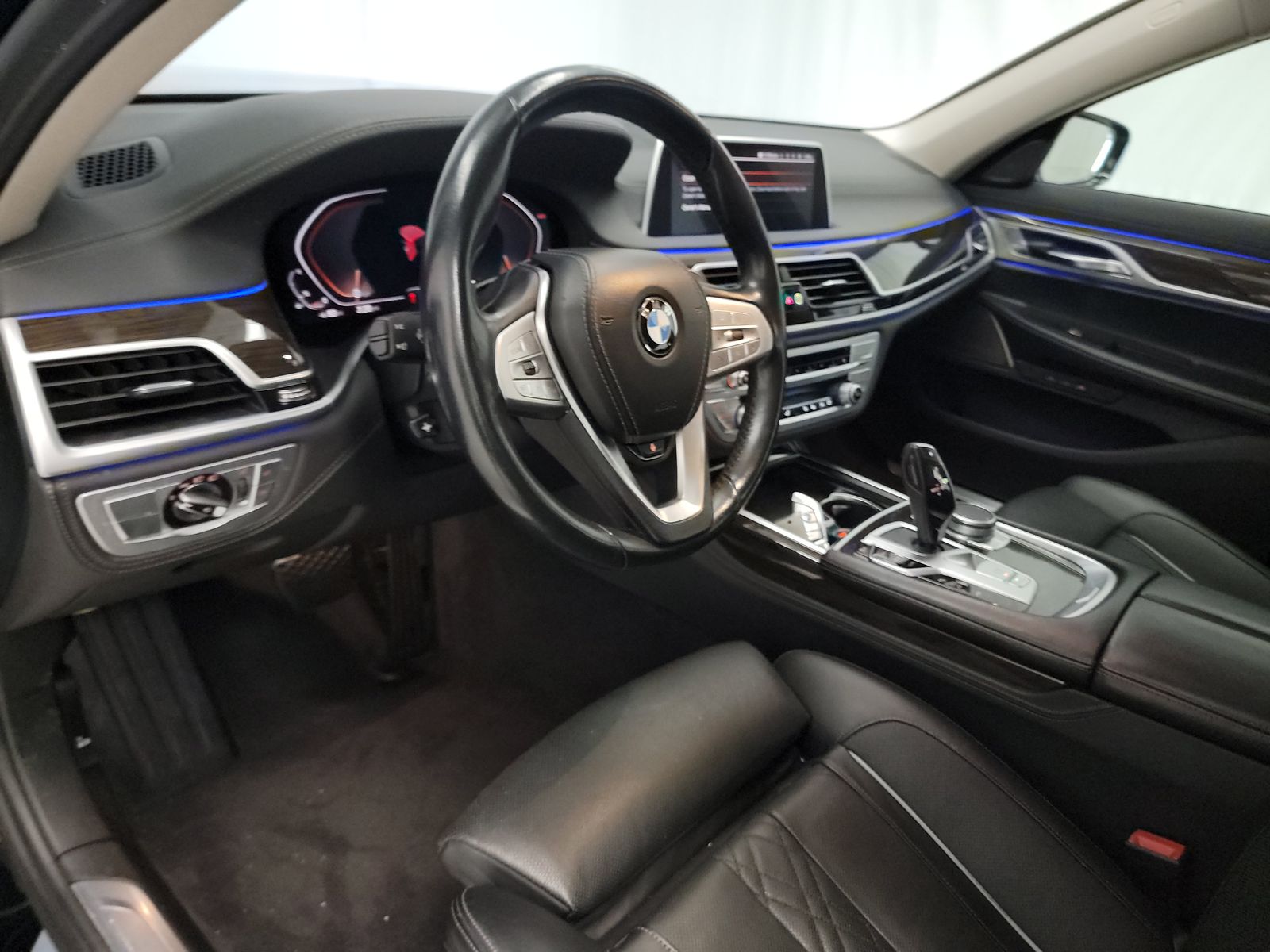 2022 BMW 7 Series 740i RWD
