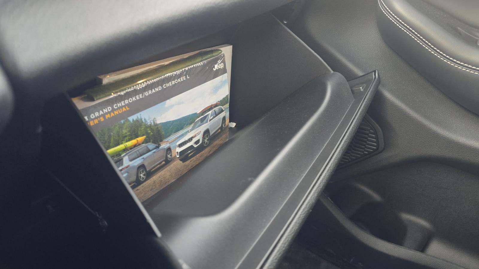 2023 Jeep Grand Cherokee Altitude AWD