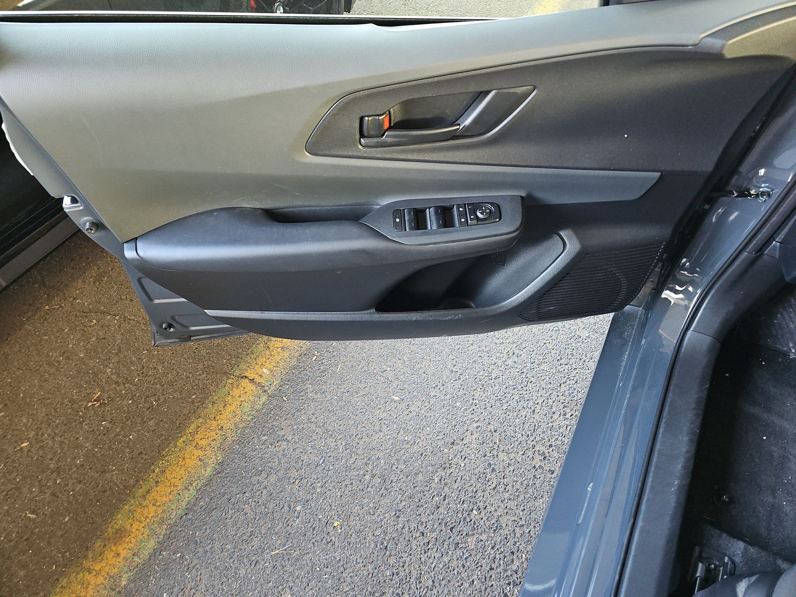 2025 Toyota Prius LE FWD