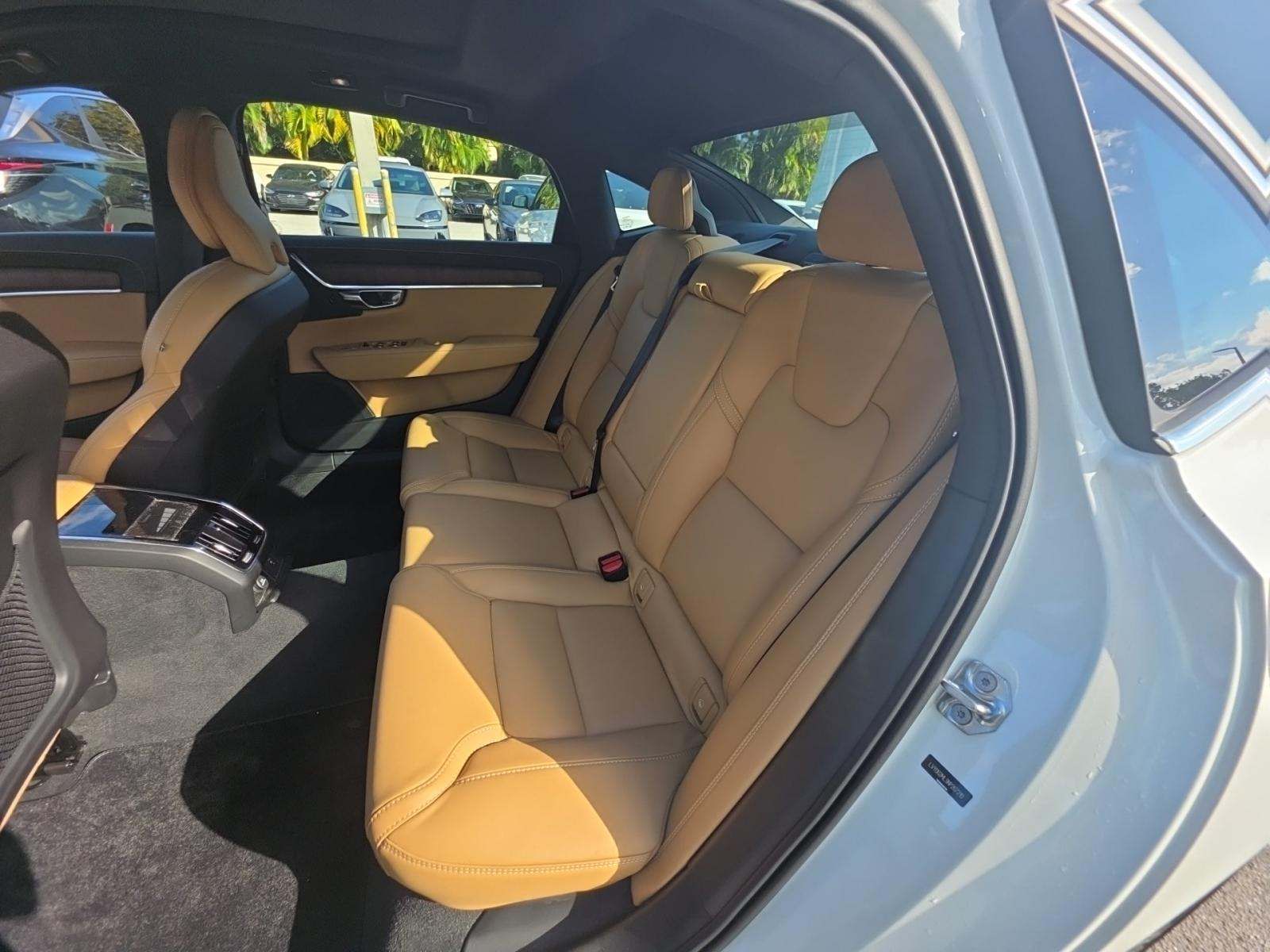 2022 Volvo S90 B6 Inscription AWD