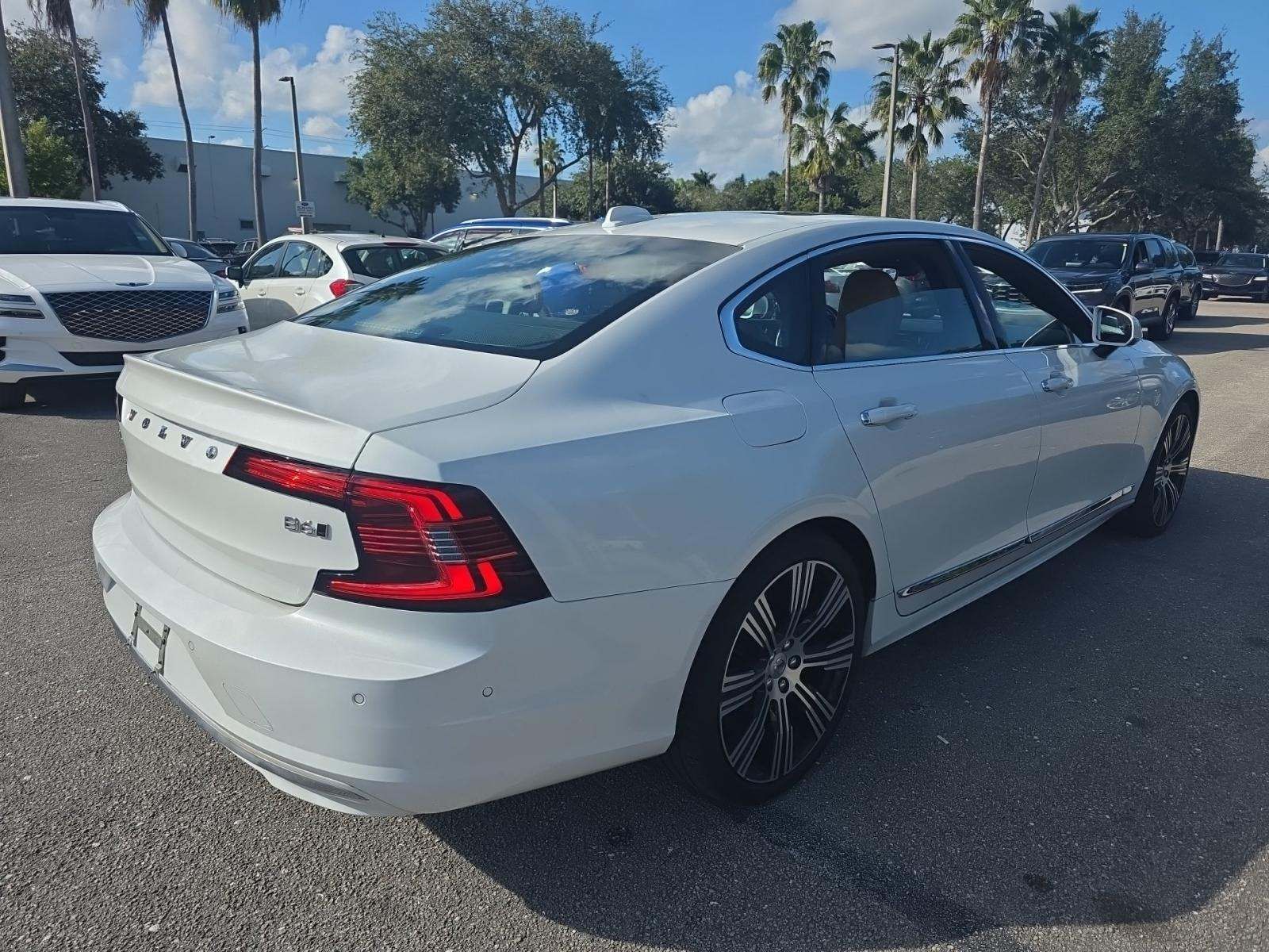 2022 Volvo S90 B6 Inscription AWD