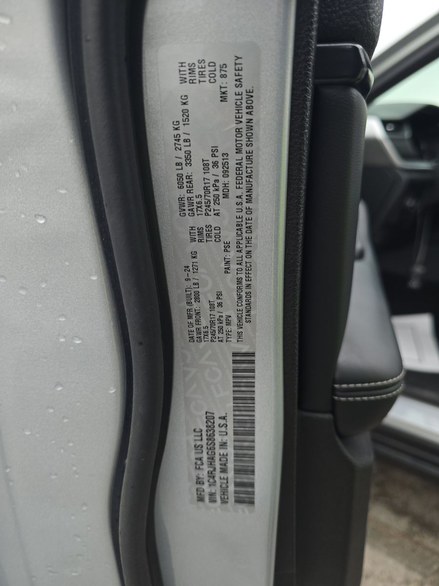 2025 Jeep Grand Cherokee Laredo AWD