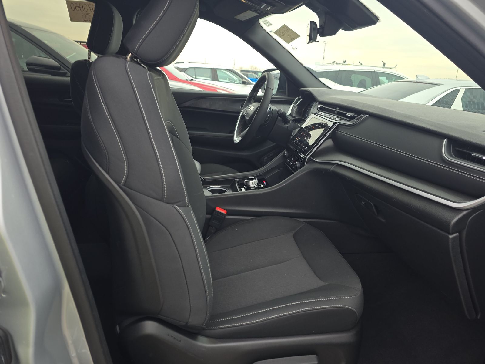 2025 Jeep Grand Cherokee Laredo AWD