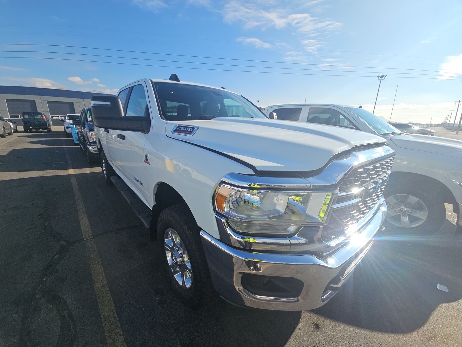 2023 DODGE RAM 2500 BIG HORN DIESEL WHITE SHORT BED SINGLE - Image 3