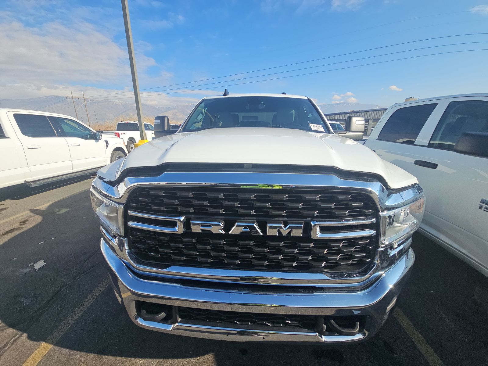 2023 DODGE RAM 2500 BIG HORN DIESEL WHITE SHORT BED SINGLE - Image 2