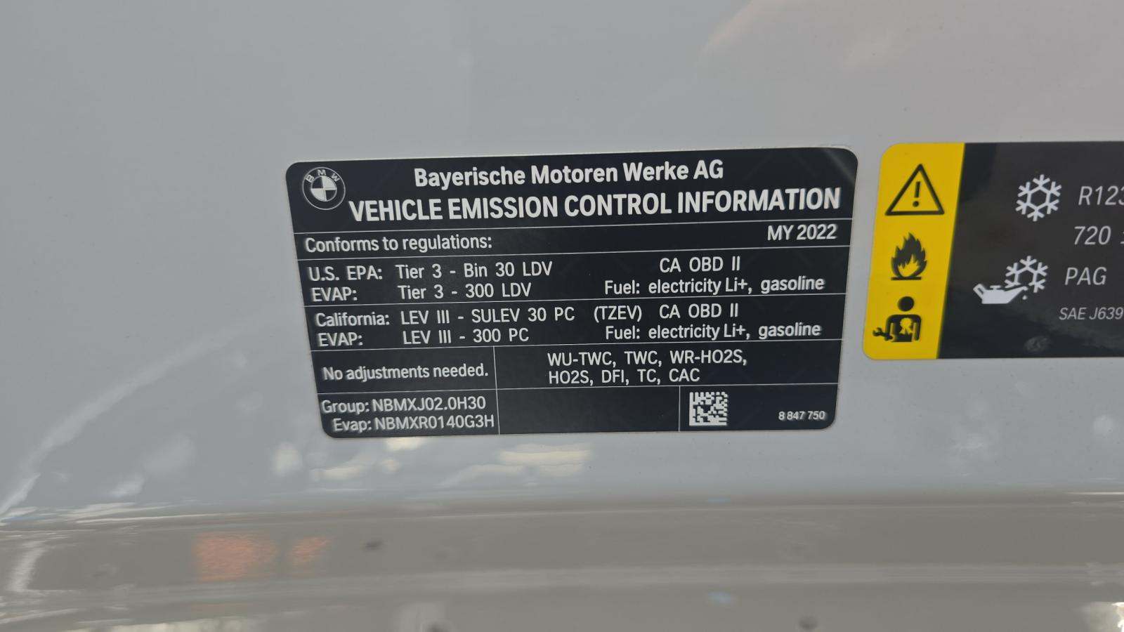 2022 BMW 3 Series 330e RWD