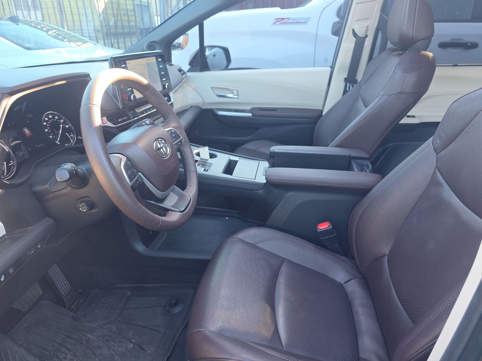 2023 Toyota Sienna Platinum AWD