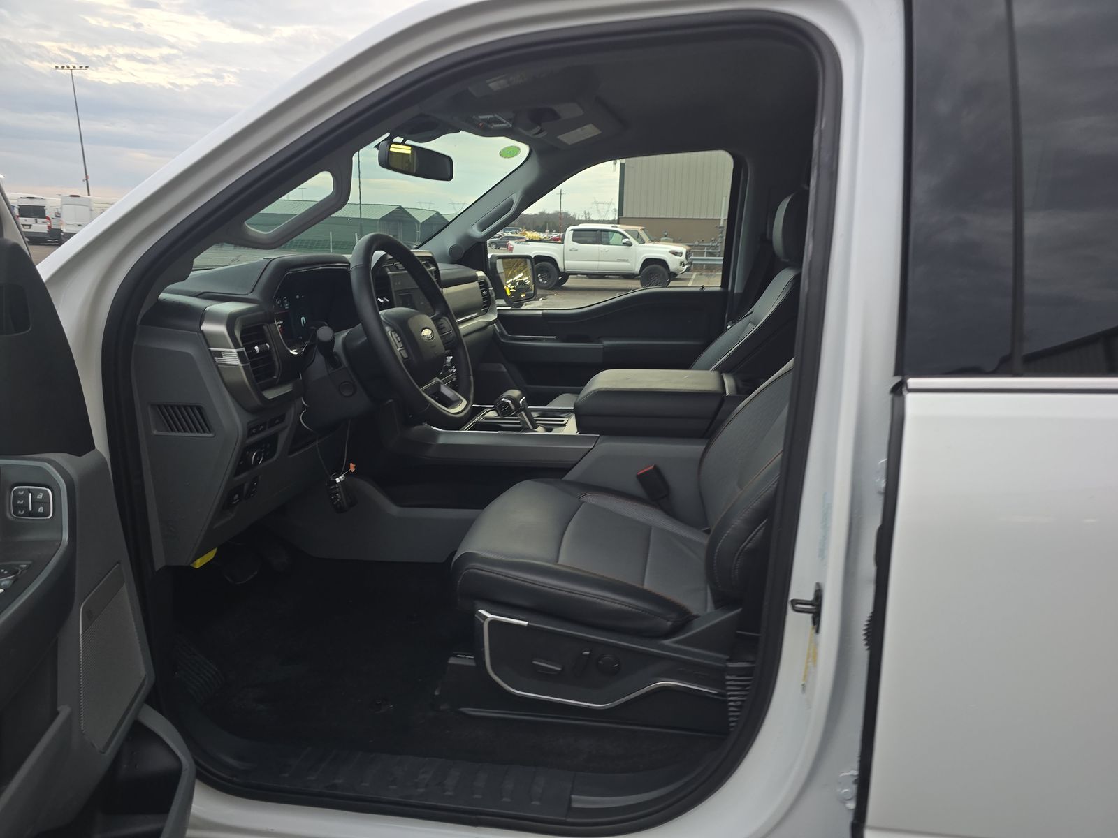 2024 Ford F-150 Lariat AWD