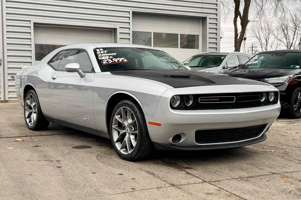 2022 Dodge Challenger SXT RWD