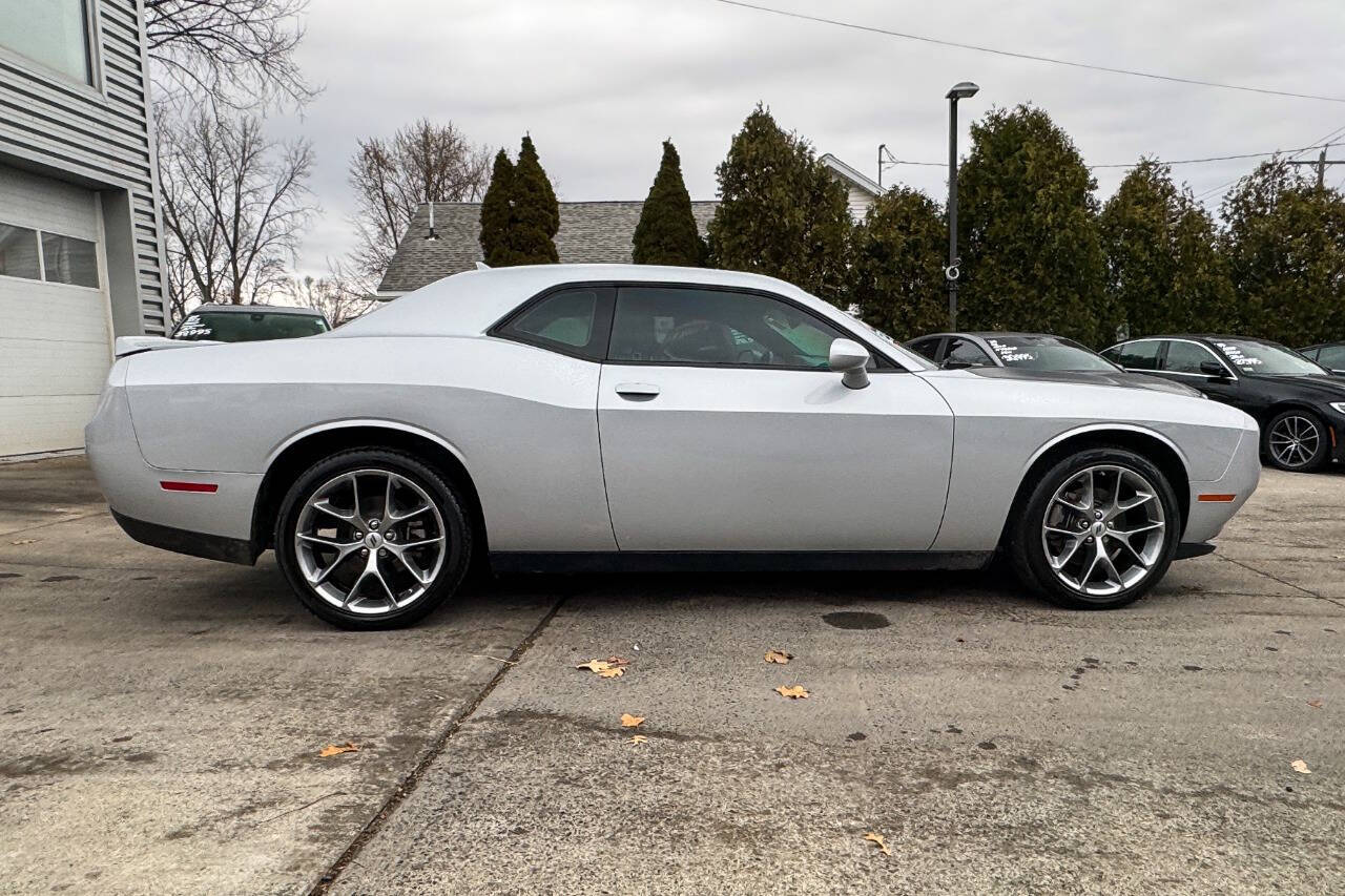 2022 Dodge Challenger SXT RWD