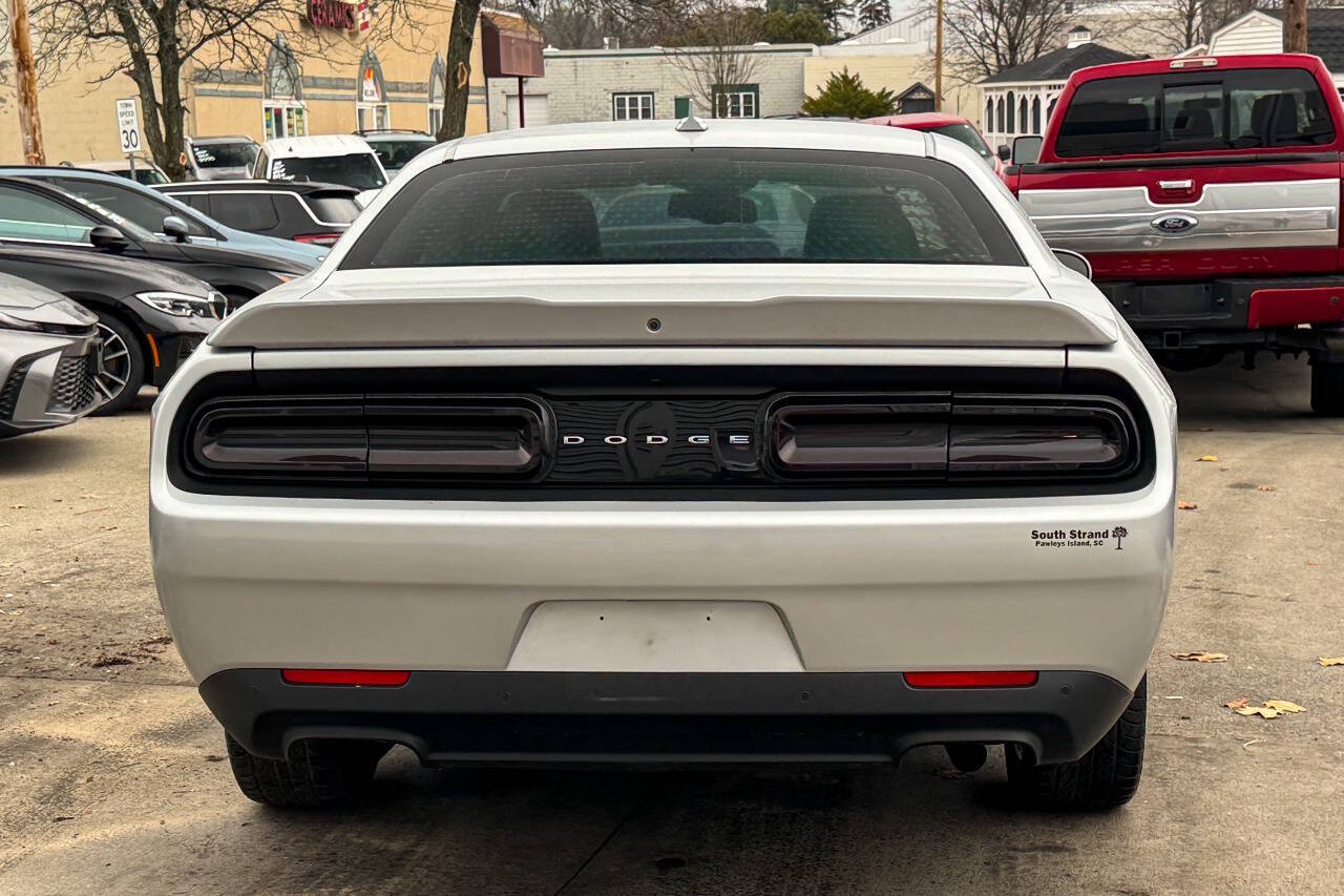 2022 Dodge Challenger SXT RWD